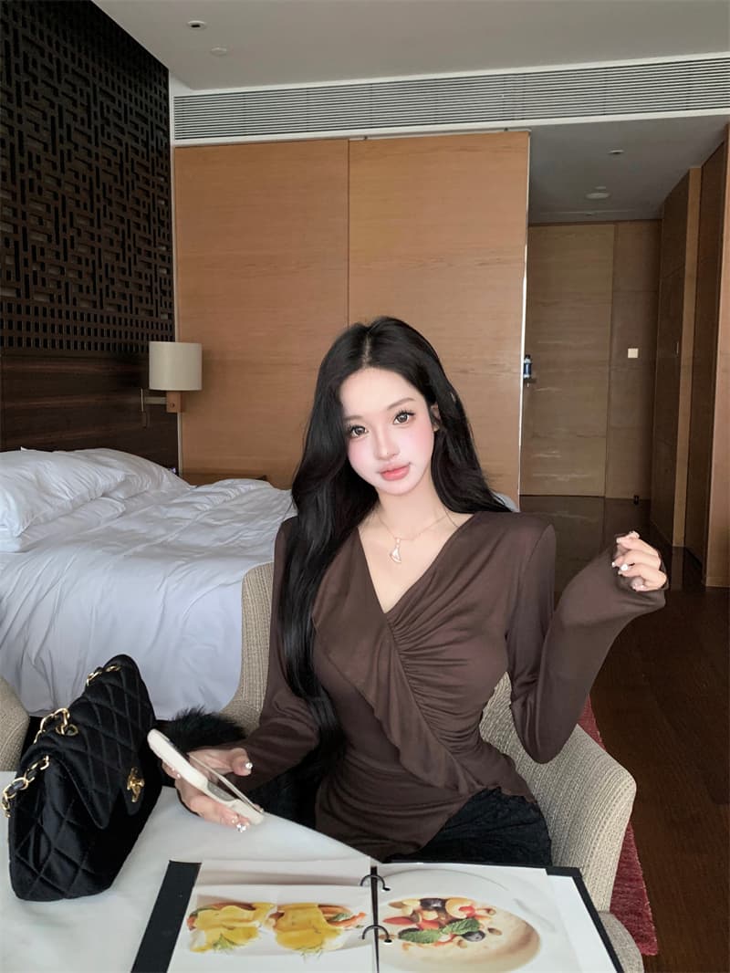 실사 정가 V넥 프릴 비스듬한 칼라 티셔츠 패션 작은 대중 주름 광장 칼라 슬림해 보이는 품격 만나는 섹시함 상세 이미지 6