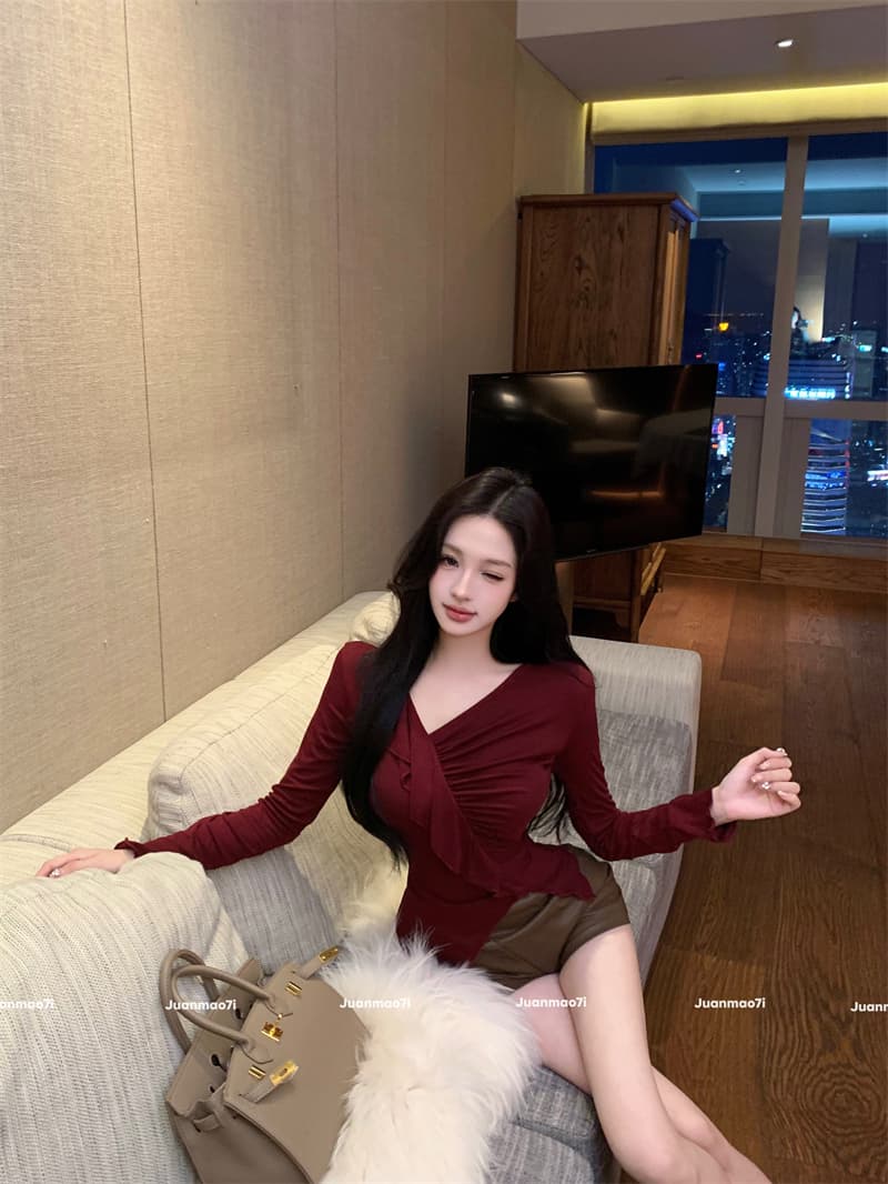 실사 정가 V넥 프릴 비스듬한 칼라 티셔츠 패션 작은 대중 주름 광장 칼라 슬림해 보이는 품격 만나는 섹시함 상세 이미지 25