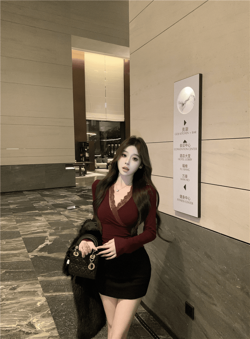 실사 정가 V넥 주름 패치워크 레이스 측면 슬림해 보이는 기본 셔츠 품격 쇼트 스타일 인사이드 잡아라. 의류 이미지 3