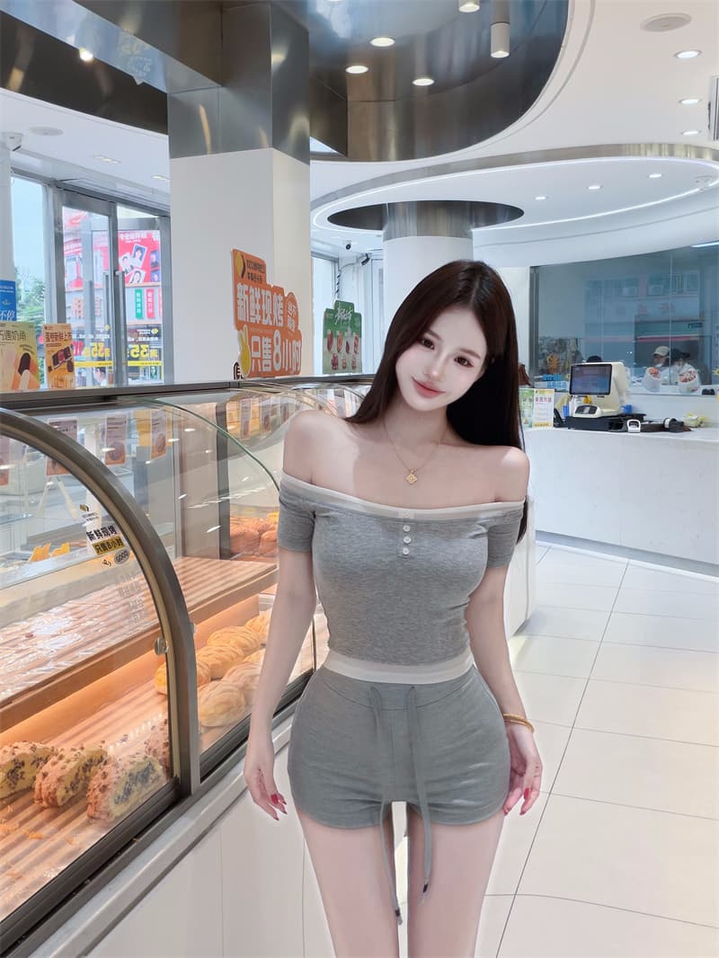 실사 정가 반팔 티셔츠 여성 한 부서 배색 비스듬한 어깨 쇼트 스타일 페이크 레이어드 오프숄더 맨위 바지 세트 상세 이미지 1