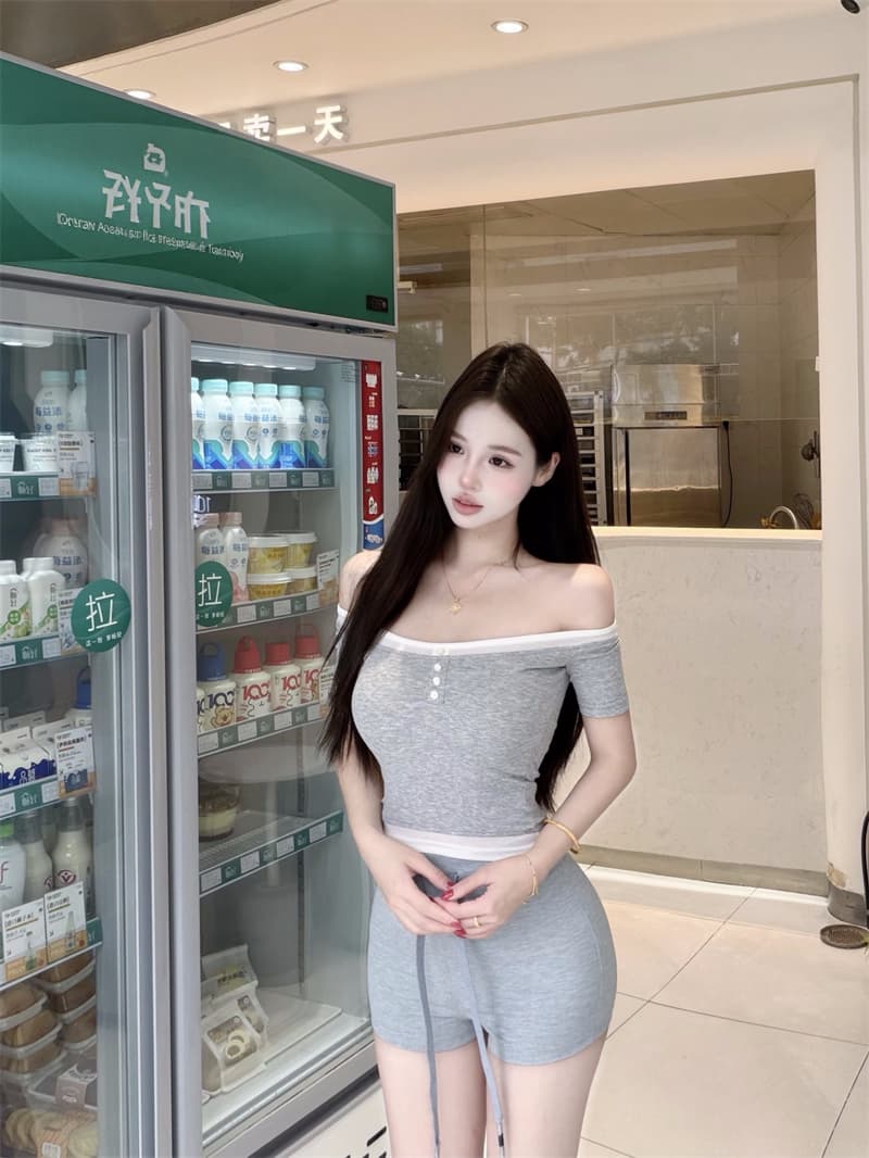 실사 정가 반팔 티셔츠 여성 한 부서 배색 비스듬한 어깨 쇼트 스타일 페이크 레이어드 오프숄더 맨위 바지 세트 상세 이미지 9