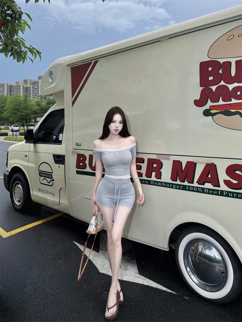 실사 정가 반팔 티셔츠 여성 한 부서 배색 비스듬한 어깨 쇼트 스타일 페이크 레이어드 오프숄더 맨위 바지 세트 상세 이미지 11