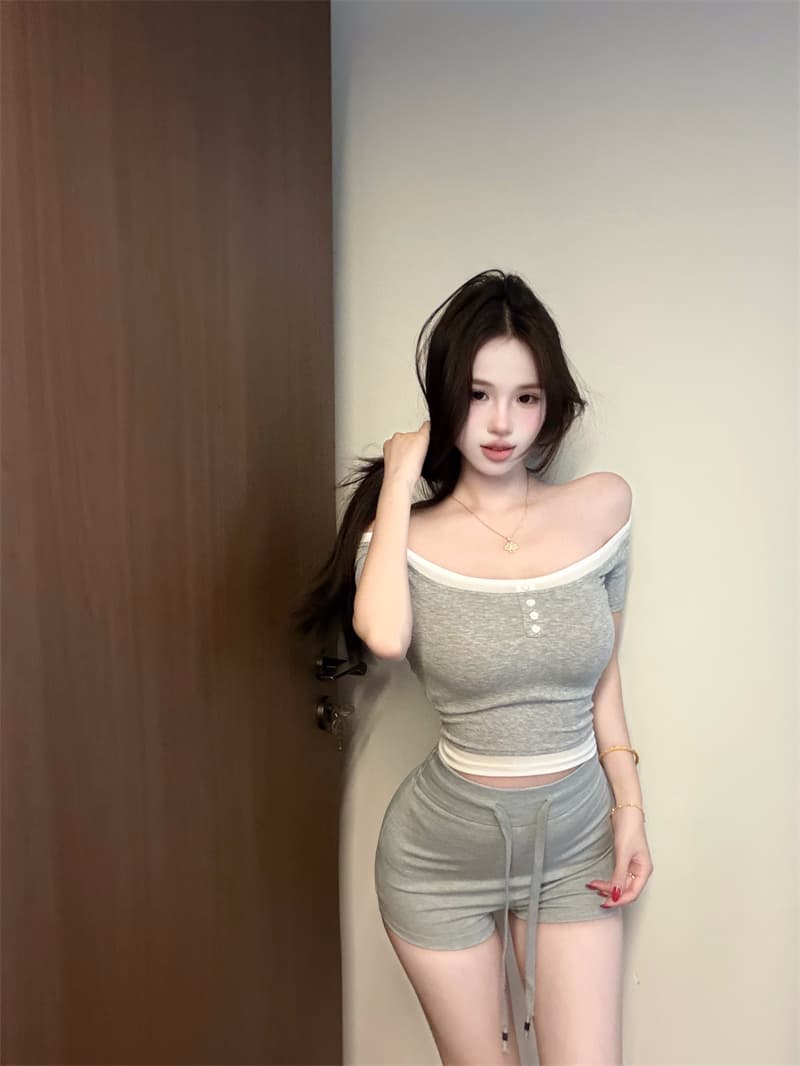 실사 정가 반팔 티셔츠 여성 한 부서 배색 비스듬한 어깨 쇼트 스타일 페이크 레이어드 오프숄더 맨위 바지 세트 상세 이미지 14