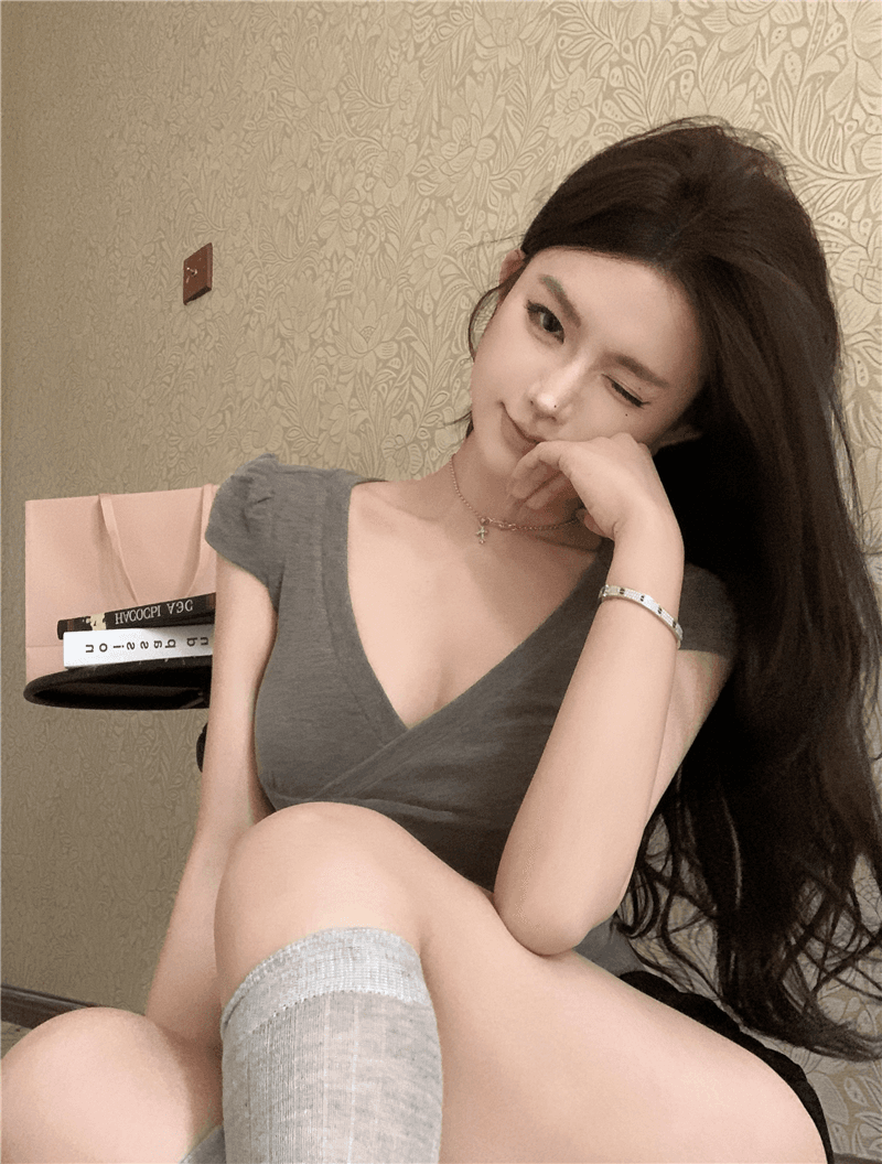 정가 실사 순수한 욕망 센스 V넥 섹시함 풀오버 다용도 캐주얼 슬림해 보이는 만나는 외출용 반팔 티셔츠 맨위 여성 이미지 2