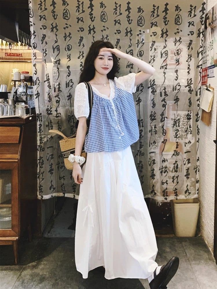 소금 부서 연령 감소 체크무늬 홀로우 아웃 V넥 거품 소매 셔츠 맨위 여성 여름 루즈핏 슬림해 보이는 반신 스커트 투피스 세트 상세 이미지 2