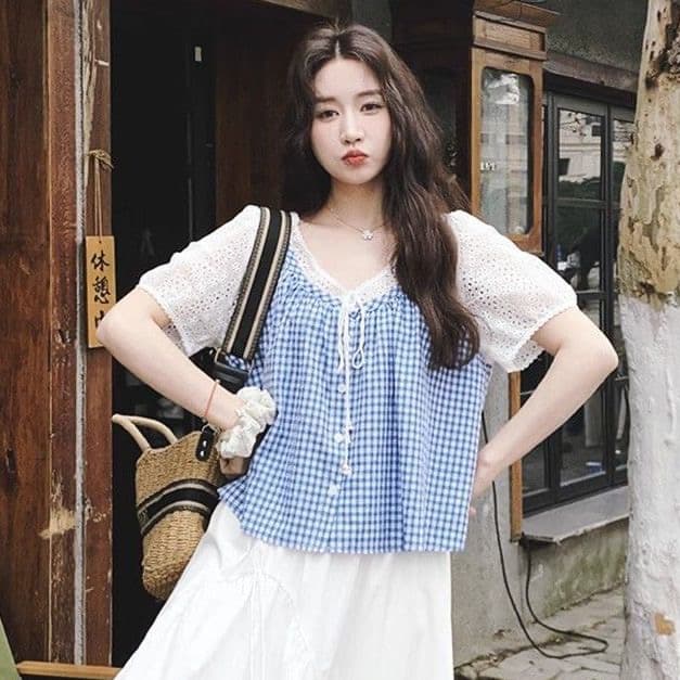 소금 부서 연령 감소 체크무늬 홀로우 아웃 V넥 거품 소매 셔츠 맨위 여성 여름 루즈핏 슬림해 보이는 반신 스커트 투피스 세트 상세 이미지 3