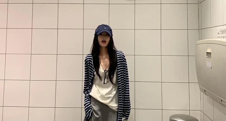 지금 이른 봄 새로운 임산부 느긋한 바람 스트라이프 오픈 가디건 조끼 반신 스커트 세 조각 여성 세트 상세 이미지 17