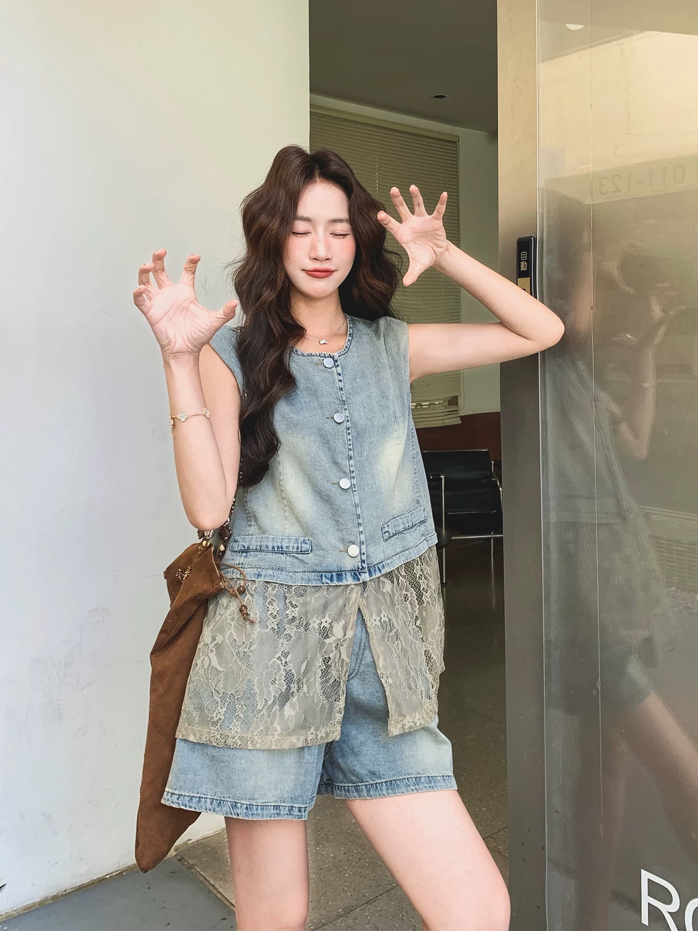 레이스 조각 분위기 센스 얇은 스타일 데님 베스트 세트 여성 여름 2026 새로운 작은 키 반바지 투피스 세트 상세 이미지 6