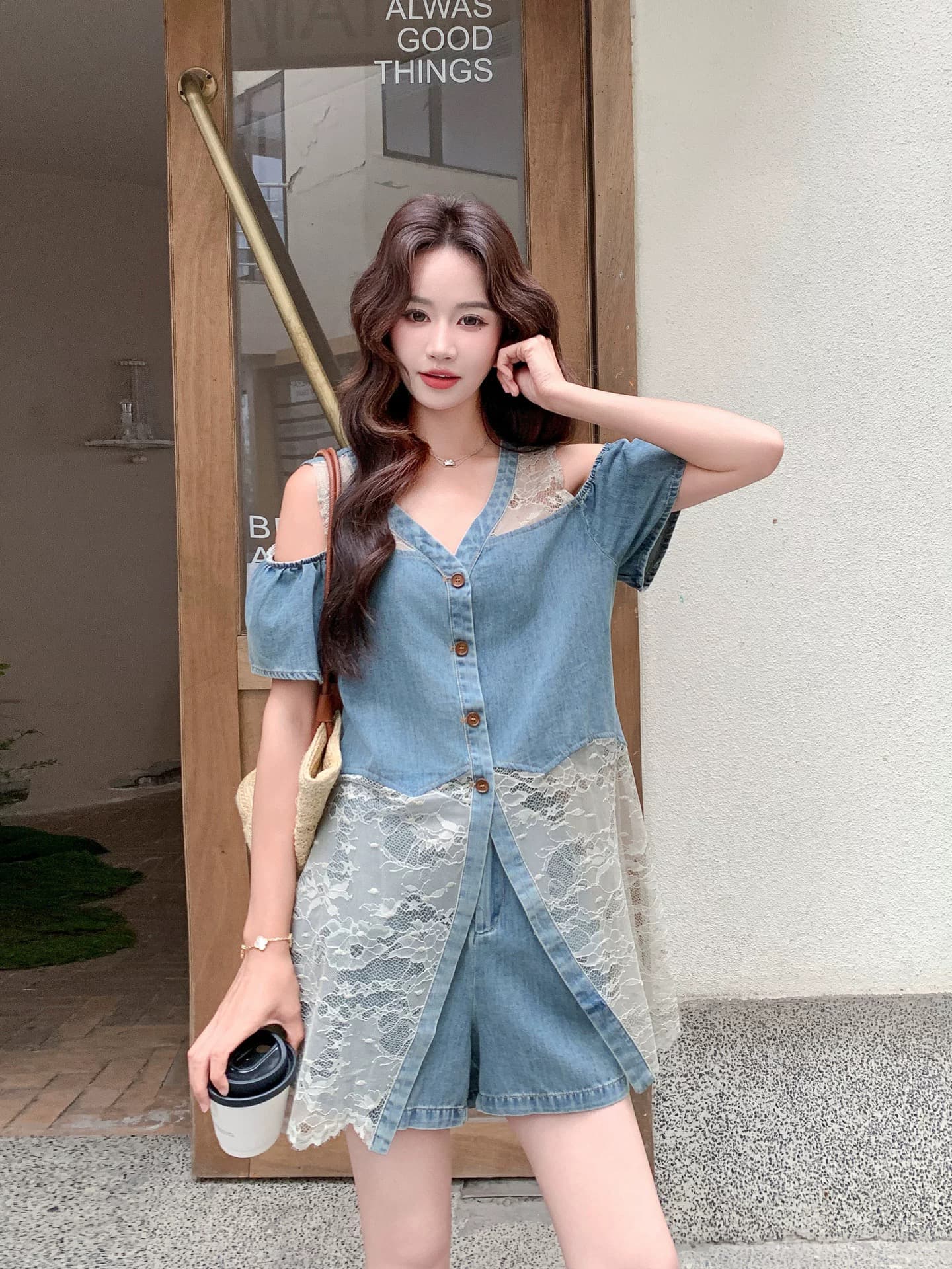 디자인 센스 오프숄더 레이스 조각 데님 맨위 세트 여성 여름 2026 년 새로운 스트레이트 반바지 투피스 세트 상세 이미지 7