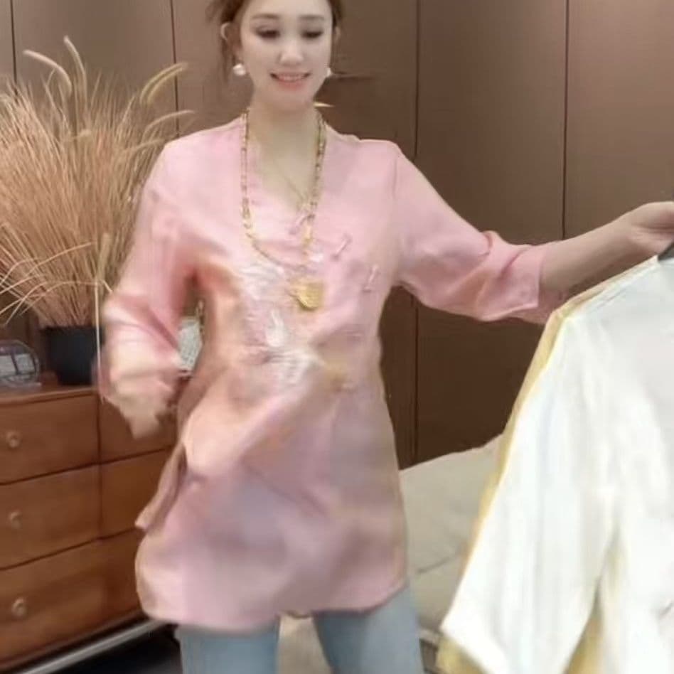 레트로 새로운 중식 자수 V넥 여성 셔츠 여름 루즈핏 국풍 젠 단추 비스듬한 襟 빅 사이즈 차 서비스 맨위 여성 이미지 5