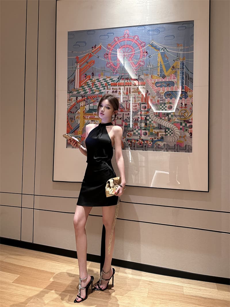 실사 순수한 욕망 바람 작은 섹시함 행침 목 리본 주름 표지 배 대 백리스 수 있습니다. 조정 벨트 몸매 가꾸기 새틴 치마 이미지 4