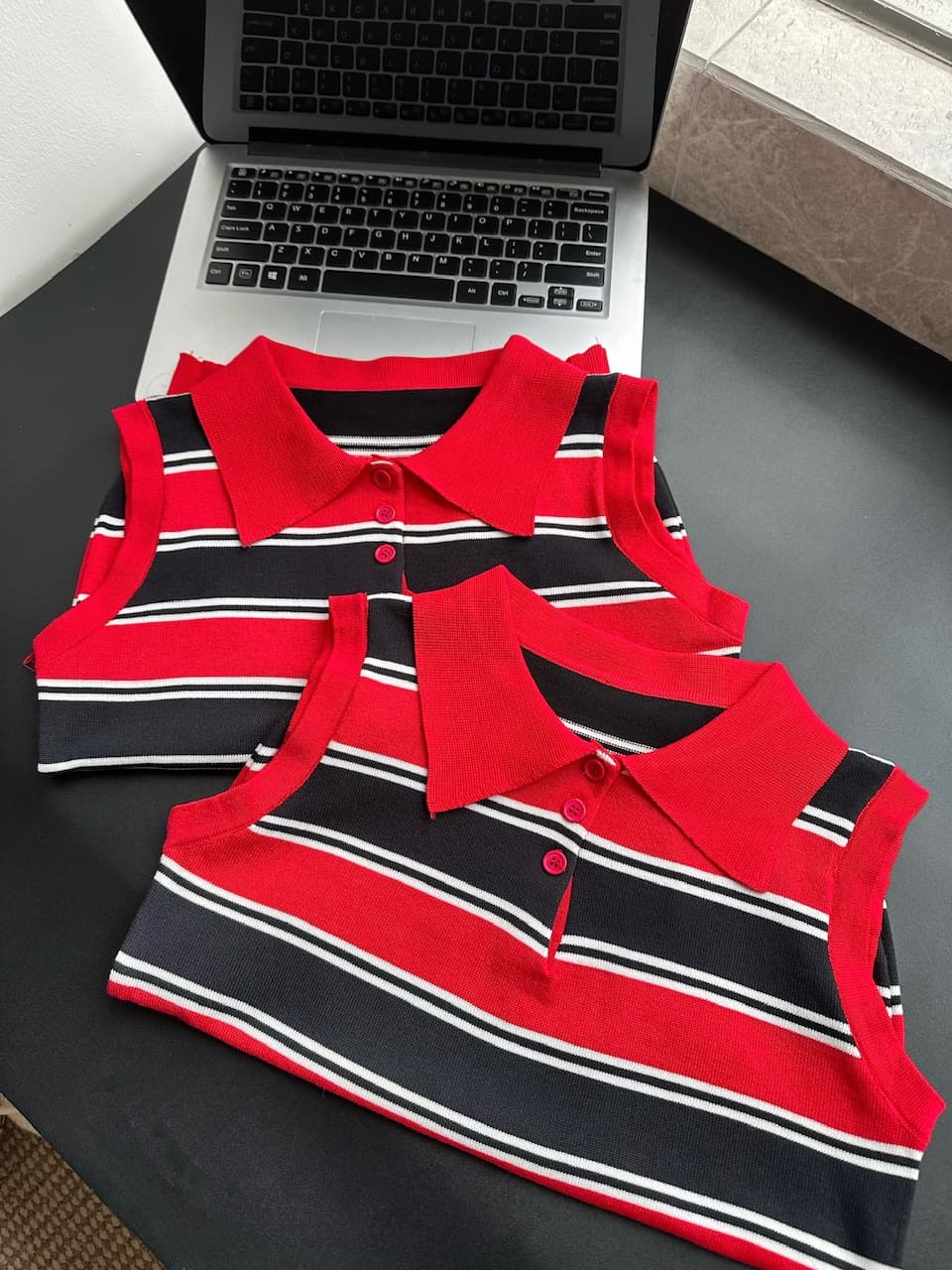 아메리칸 레트로 핫걸 POLO 칼라 니트 스웨터 조끼 여성 여름 디자인 센스 몸매 가꾸기 슬림해 보이는 다용도 캐주얼 맨위 상세 이미지 8