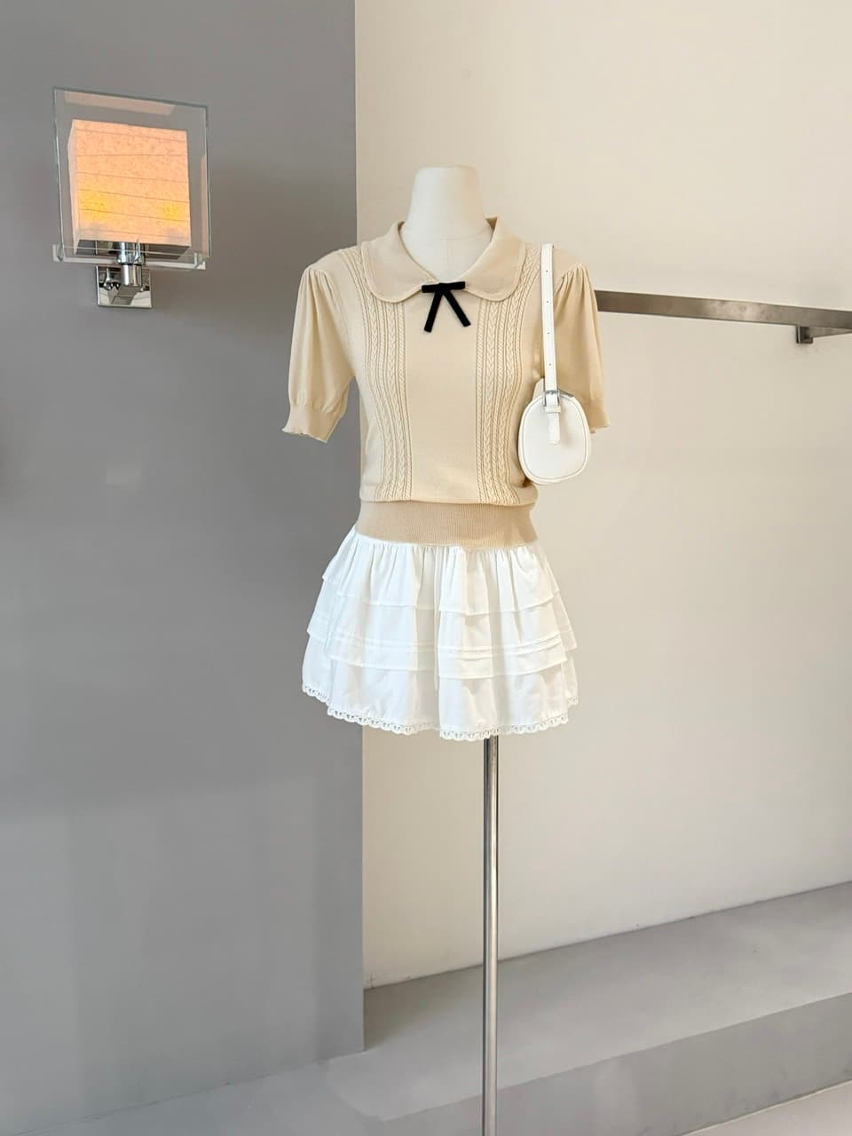 연령 감소 베이비 칼라 나비 매듭 반팔 니트 스웨터 여성 여름 새로운 싸움 꽈배기 디자인 짧은 맨위 상세 이미지 3