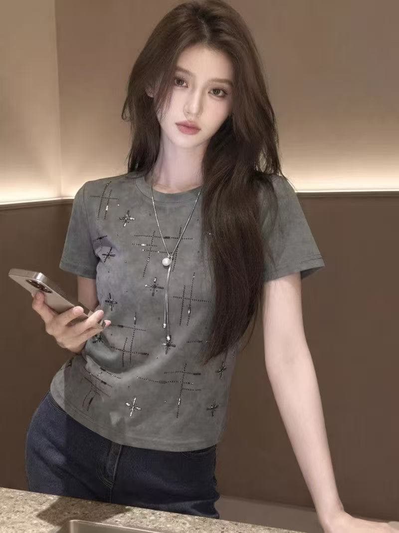 고급 센스 홀치기 염색 핫픽스 반팔 티셔츠 여성 2026 년 여름 새로운 패션 한국 스타일 긍정적 인 어깨 의류 트렌디 이미지 2