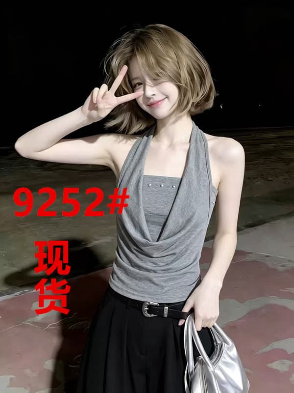 핫걸 흔들다 칼라 페이크 레이어드 행침 목 회색 캐미솔 여름 외출용 백리스 징 디자인 센스 민소매 맨위