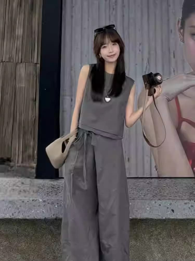 한 바람 chic 전체 집합 고급 센스 작은 키 고유 한 아름다운 회색 민소매 맨위 와이드 레그 팬츠 세트 여성 여름 이미지 2