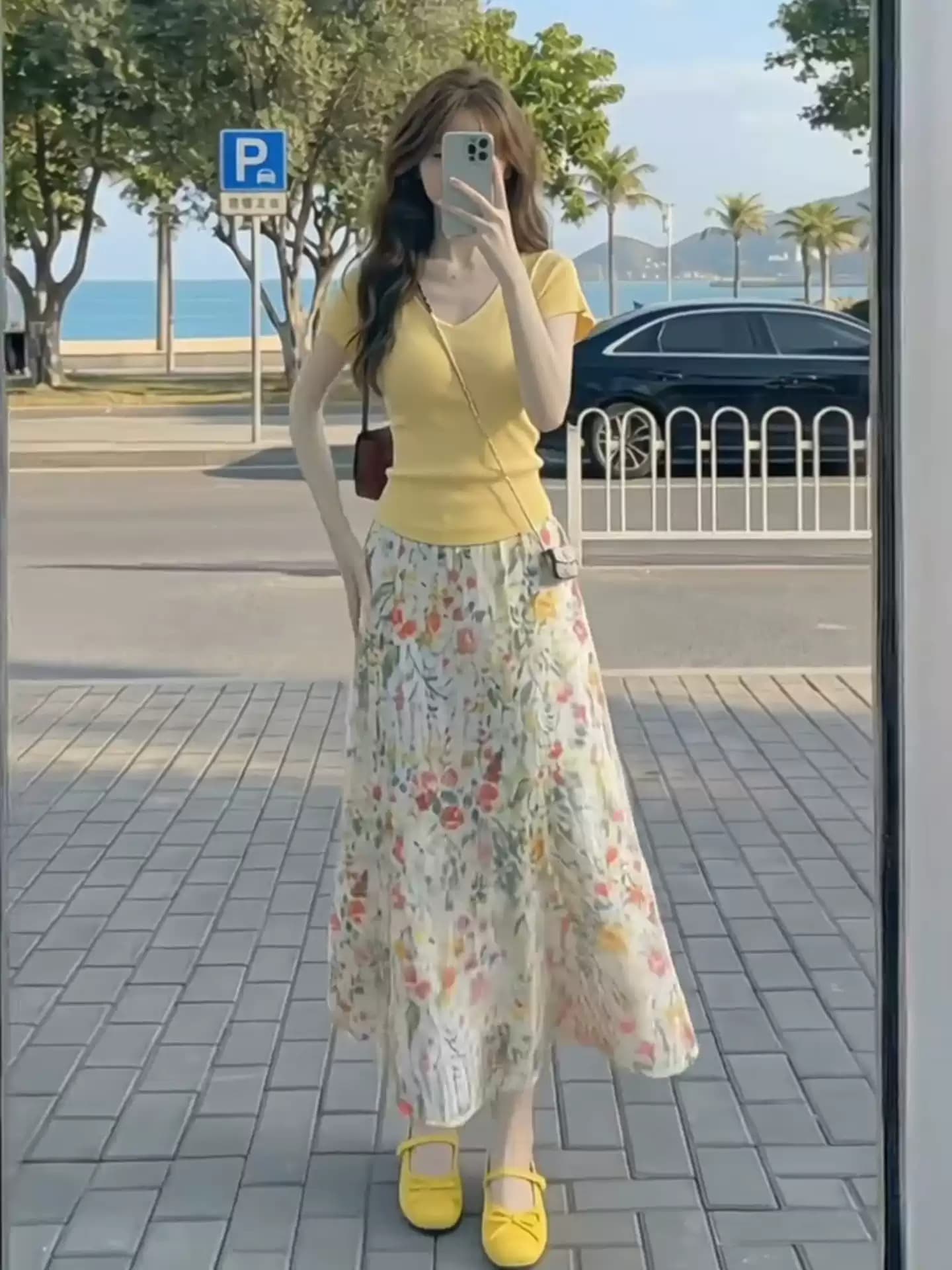 품격 전체 집합 ootd 착용 가져 가라. 여성 2026 년 봄 황색 V넥 반팔 티셔츠 꽃무늬 반신 치마 세트 이미지 2