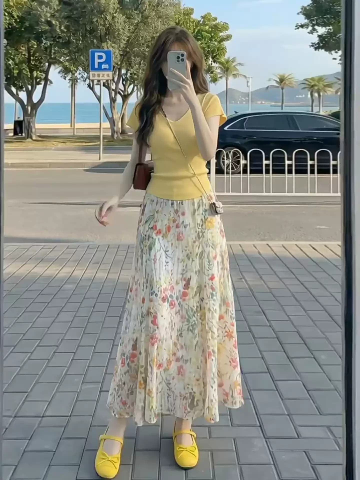 품격 전체 집합 ootd 착용 가져 가라. 여성 2026 년 봄 황색 V넥 반팔 티셔츠 꽃무늬 반신 치마 세트 상세 이미지 1