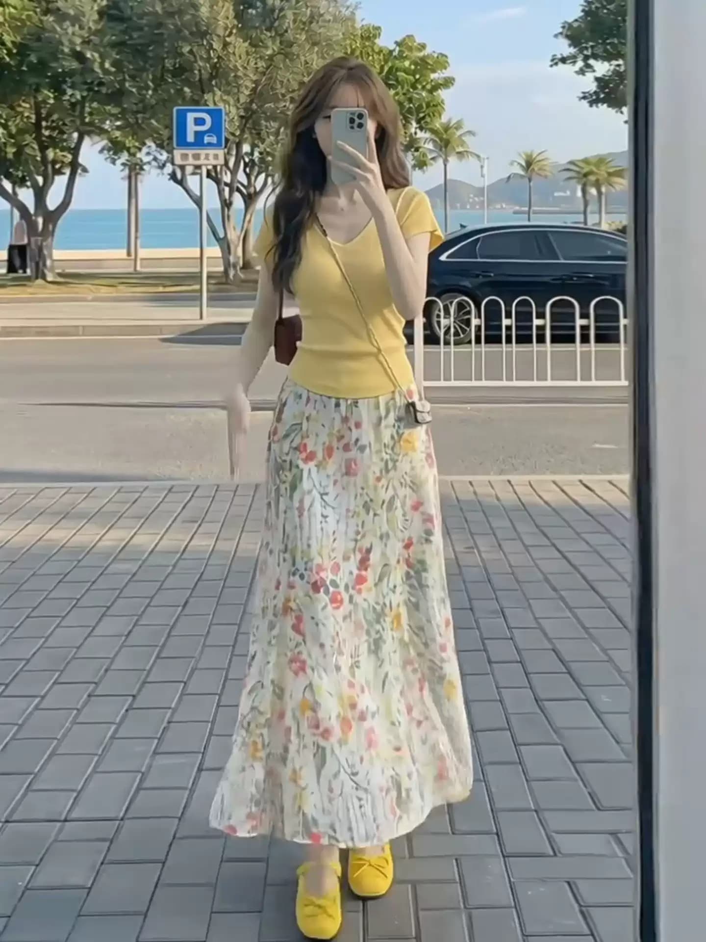 품격 전체 집합 ootd 착용 가져 가라. 여성 2026 년 봄 황색 V넥 반팔 티셔츠 꽃무늬 반신 치마 세트 상세 이미지 2