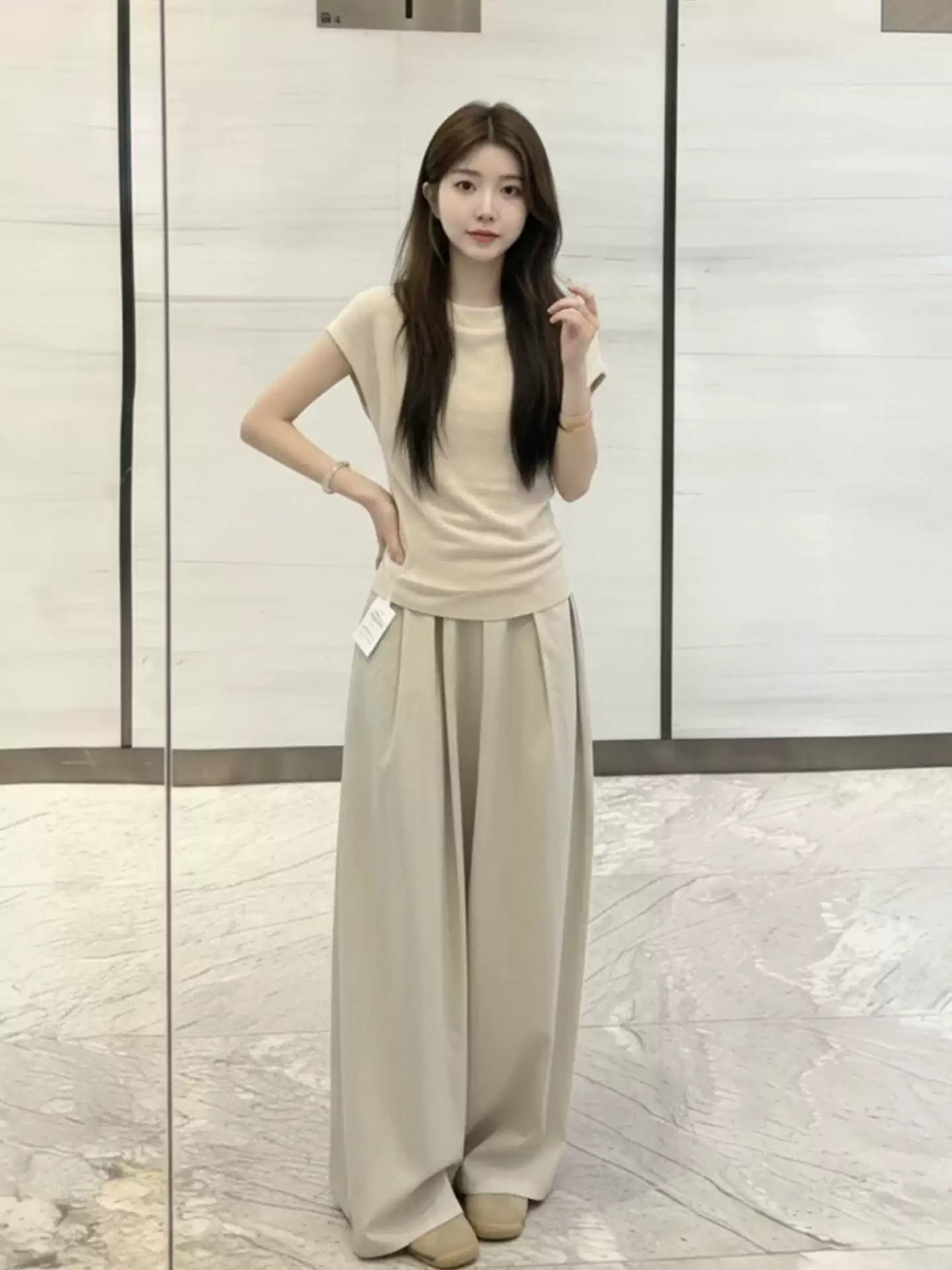 2026 여름 한 부서 몸매 가꾸기 슬림해 보이는 긍정적 인 어깨 반팔 티셔츠 와이드 레그 팬츠 청 순수한 시스템 느슨함 센스 투피스 슈트 여성 상세 이미지 4