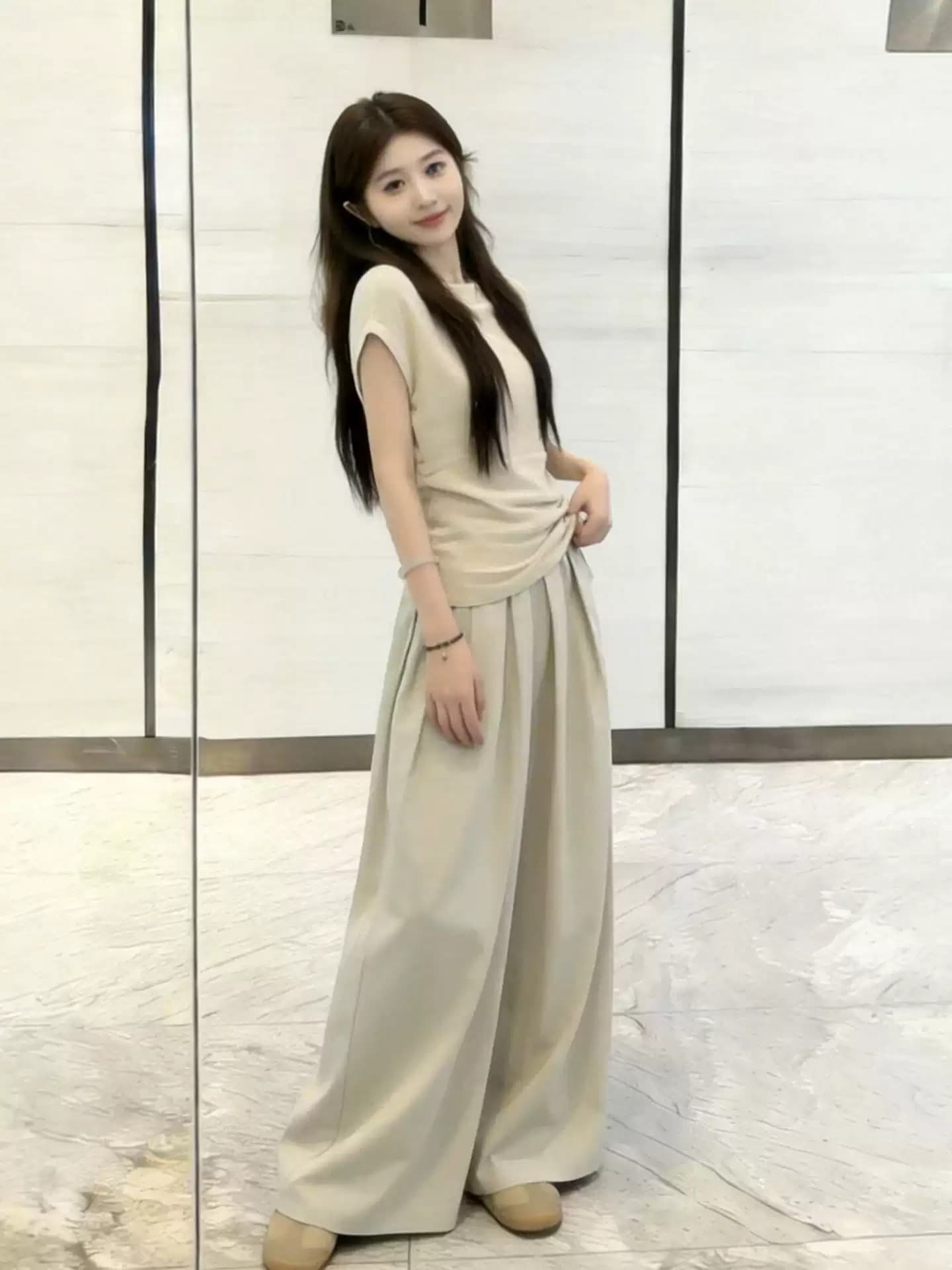 2026 여름 한 부서 몸매 가꾸기 슬림해 보이는 긍정적 인 어깨 반팔 티셔츠 와이드 레그 팬츠 청 순수한 시스템 느슨함 센스 투피스 슈트 여성 상세 이미지 5