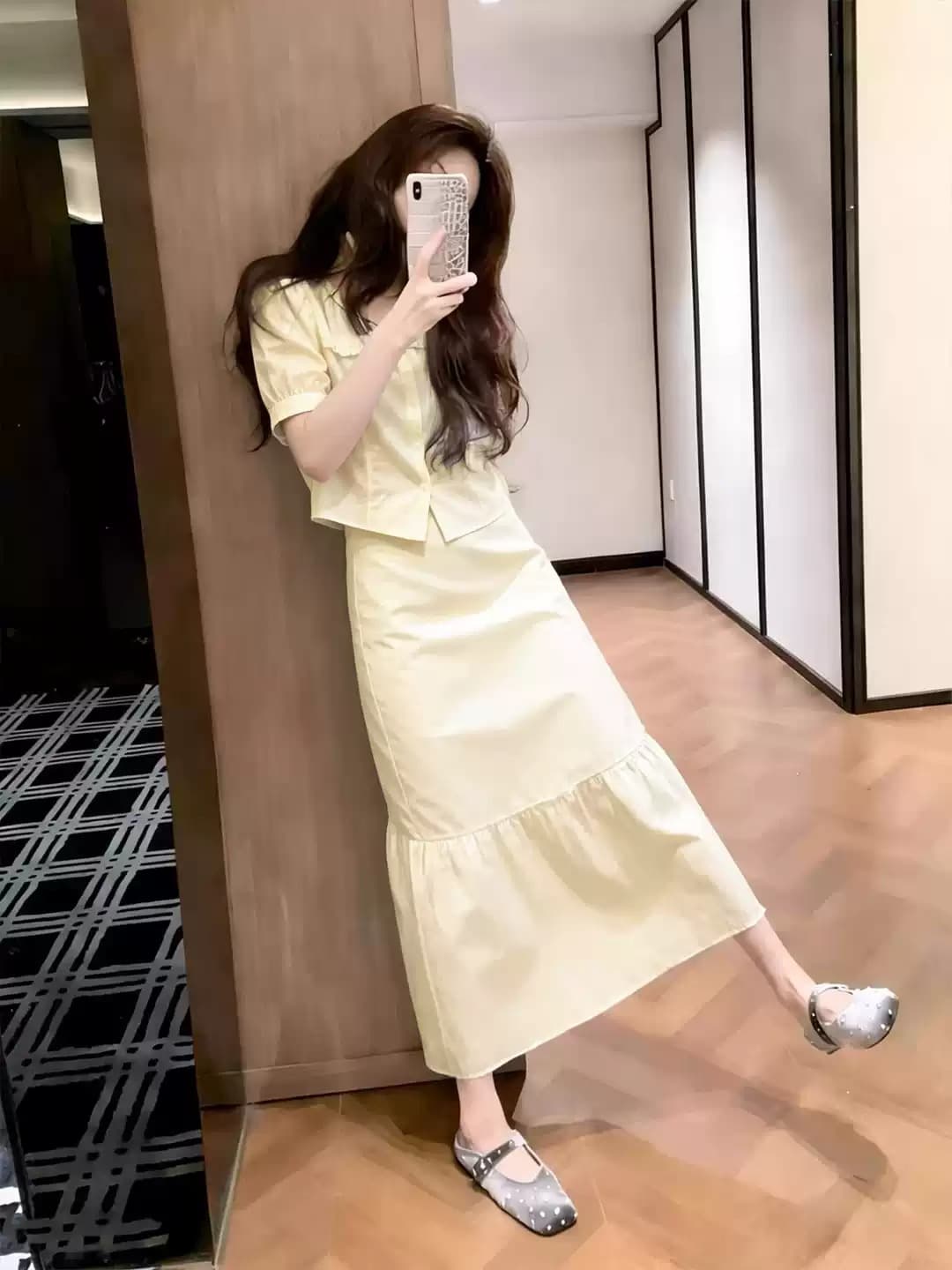 화이트 베이비 칼라 셔츠 반신 스커트 두 조각 여성 세트 2026 새로운 디자인 센스 자이언트 잘 생긴 ~ 중 봄 드레스 전체 집합 이미지 3