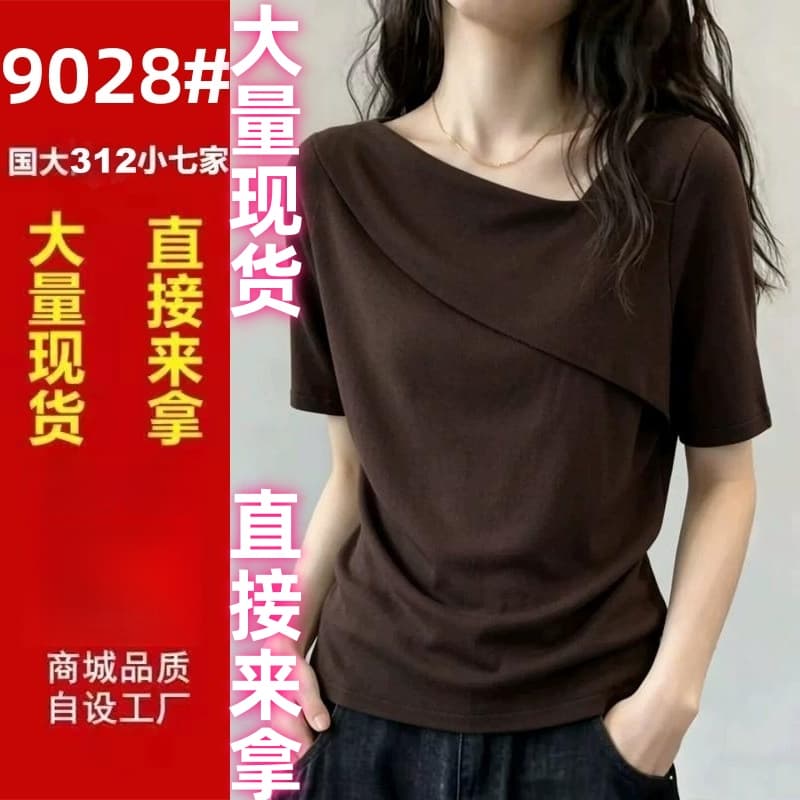 디자인 센스 작은 대중 불규칙 비스듬한 칼라 얇은 스타일 니트 반팔 티셔츠 여성 여름 고유 한 Chic 루즈핏 슬림해 보이는 맨위