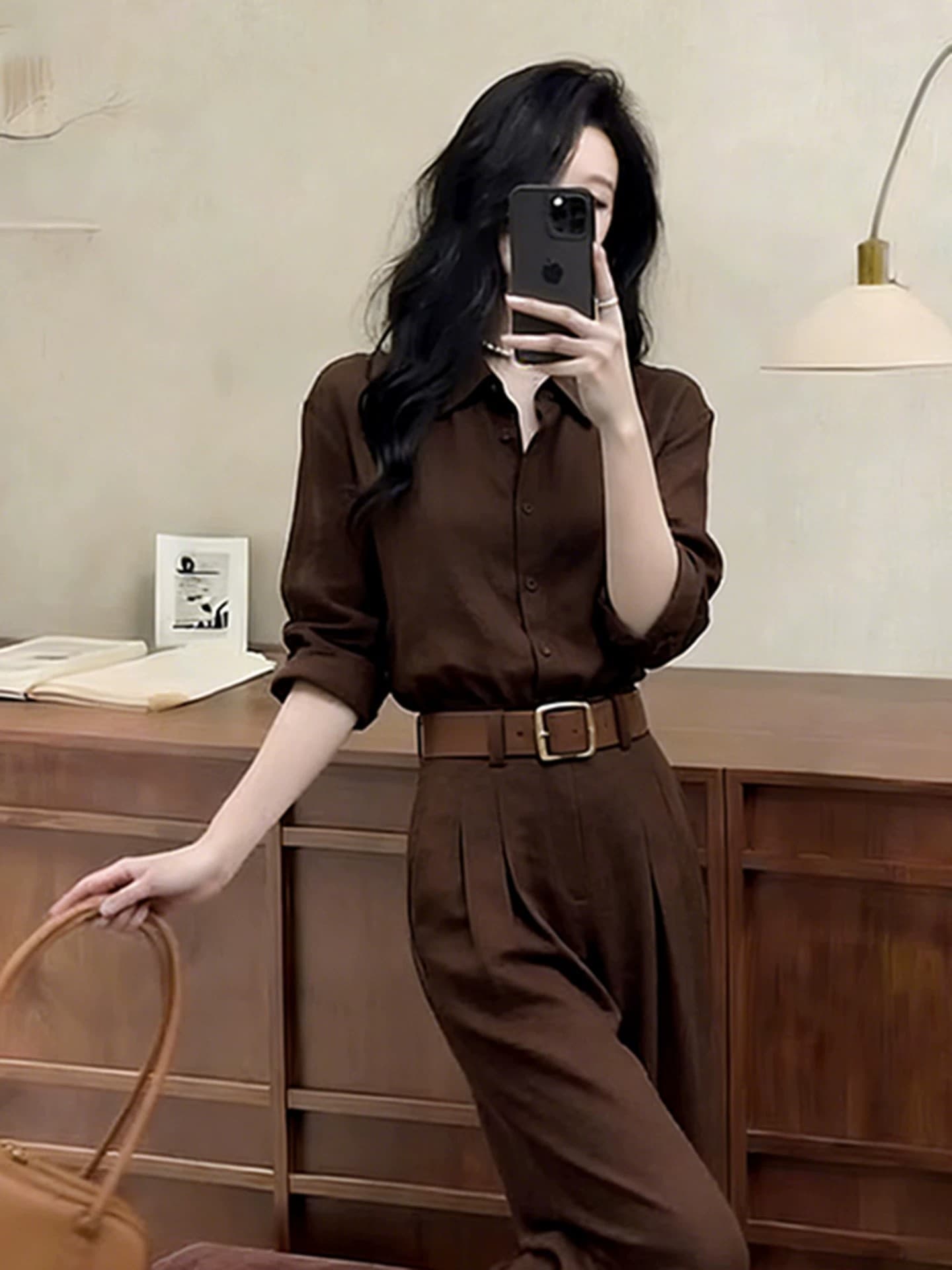 자이언트 잘 생긴 ~ 중 여름 드레스 전체 집합 관대 한 점잖은 빛 럭셔리 고급 센스 숙련 된 품격 커피 색상 셔츠 세트 바지 여성 상세 이미지 4