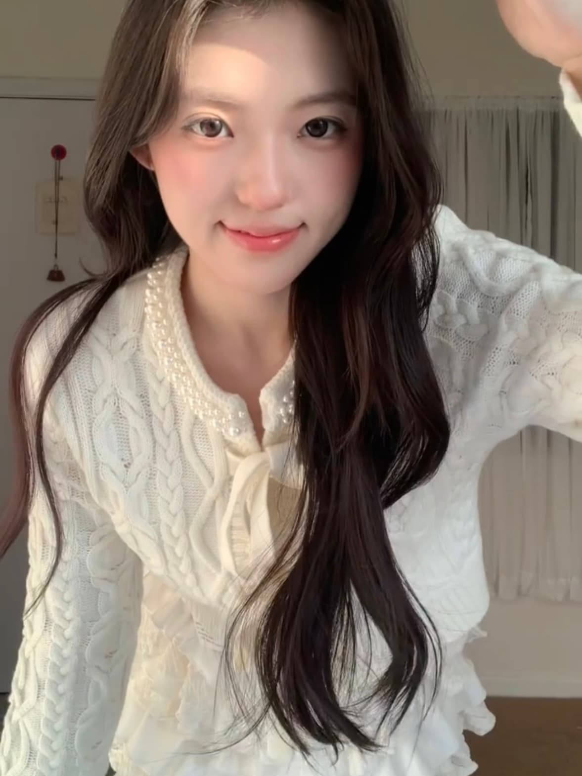 봄 레트로 크로 셰 뜨개질 레이스업 나비 매듭 니트 오픈 가디건 여성 수공 진주 칼라 쇼트 스타일 슬림해 보이는 스웨터 코트 상세 이미지 1