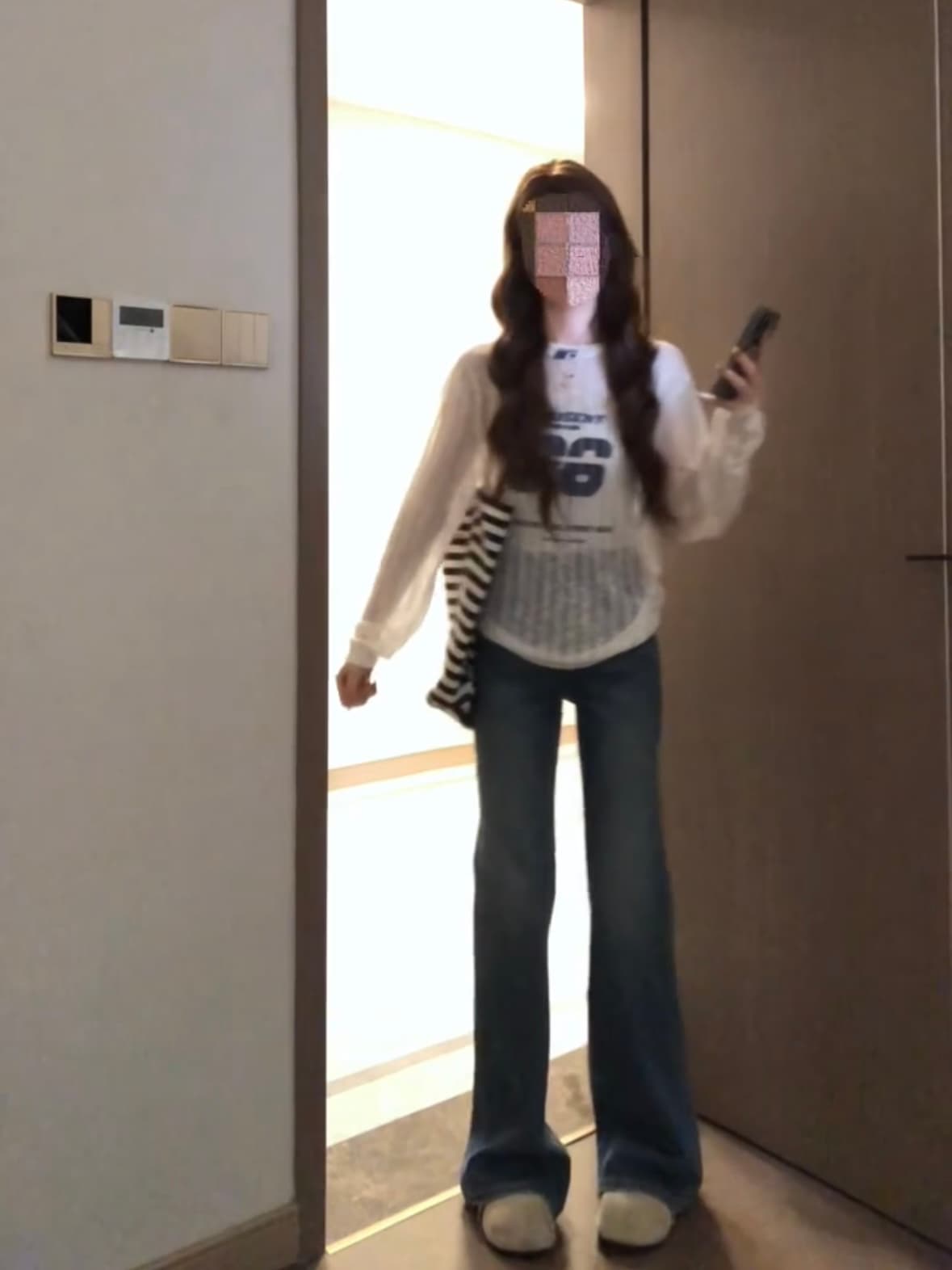 한 부서 그레이트 통해보기 가져 가라. 전체 집합 2026 새로운 화이트 블라우스 청바지 자외선 차단 슬림해 보이는 세 조각 세트 여성 상세 이미지 4