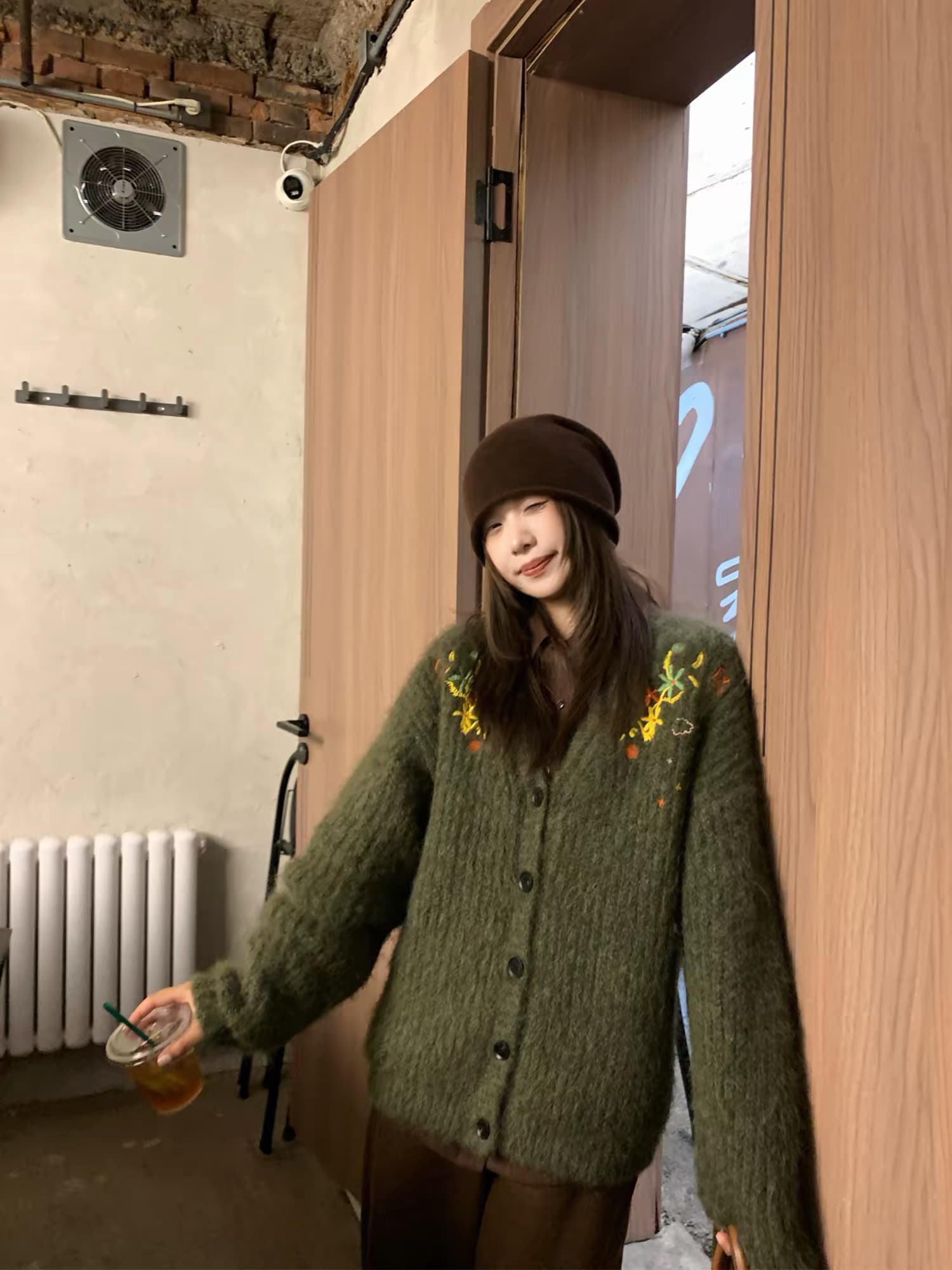 가을 겨울 새로운 반딧불 숲 높음 그램 무거운 플러시 센스 자수 스웨터 다용도 캐주얼 대 오픈 가디건 느긋한 니트 재킷 이미지 2