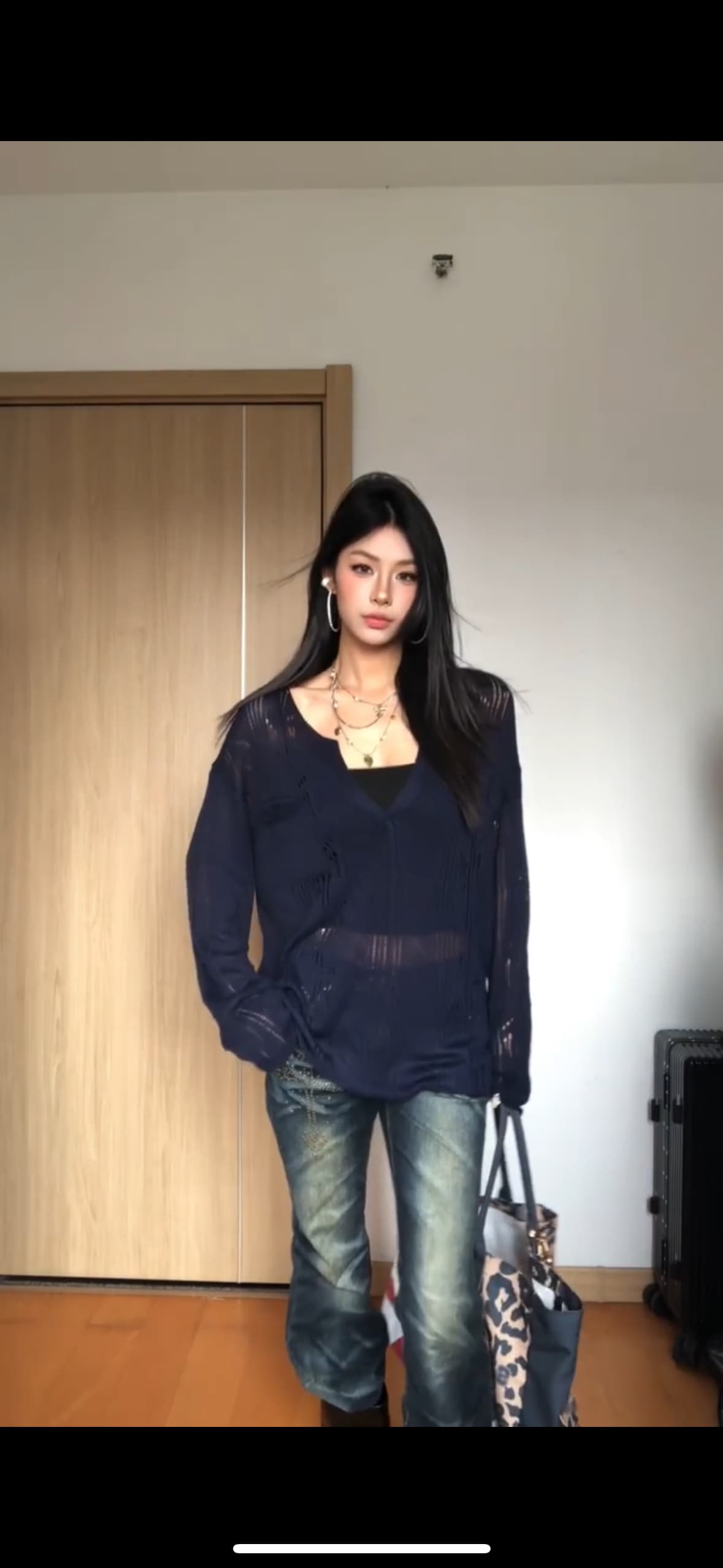 느긋한 센스 마이크로 ~을 통해 홀로우 아웃 V넥 니트 블라우스 여성 품격 미니멀리즘 캐주얼 슬림해 보이는 태양 보호 셔츠 맨위 상세 이미지 9