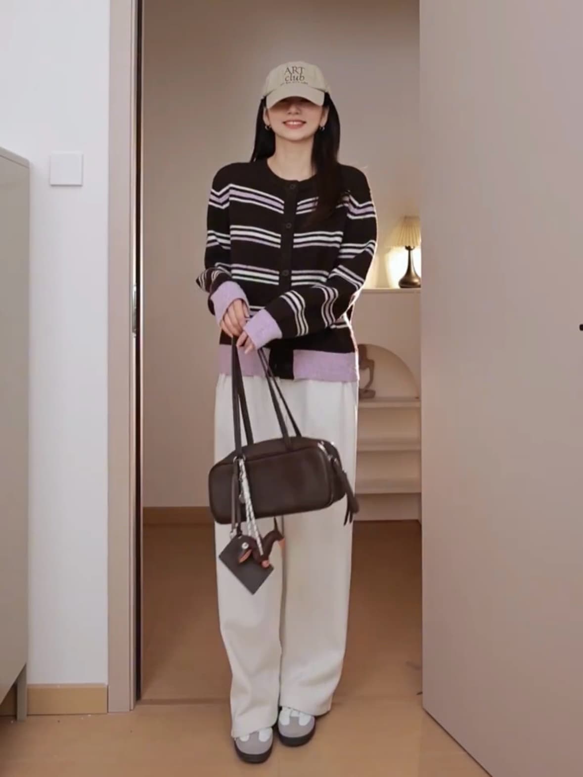 가을 겨울 블랙 커피 배색 스트라이프 스웨터 오픈 가디건 캐주얼 바지 슬림해 보이는 자이언트 잘 생긴 경력 빛 요리 한 바람 투피스 슈트 여성 이미지 2