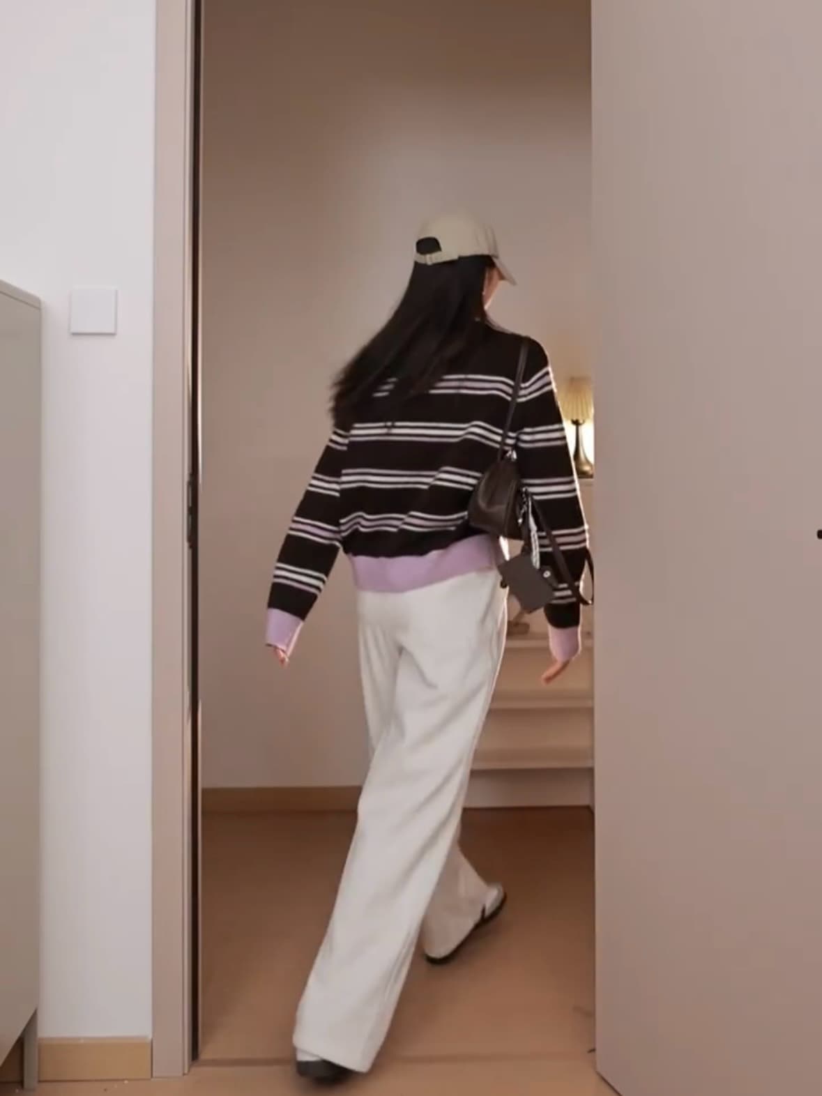 가을 겨울 블랙 커피 배색 스트라이프 스웨터 오픈 가디건 캐주얼 바지 슬림해 보이는 자이언트 잘 생긴 경력 빛 요리 한 바람 투피스 슈트 여성 상세 이미지 9