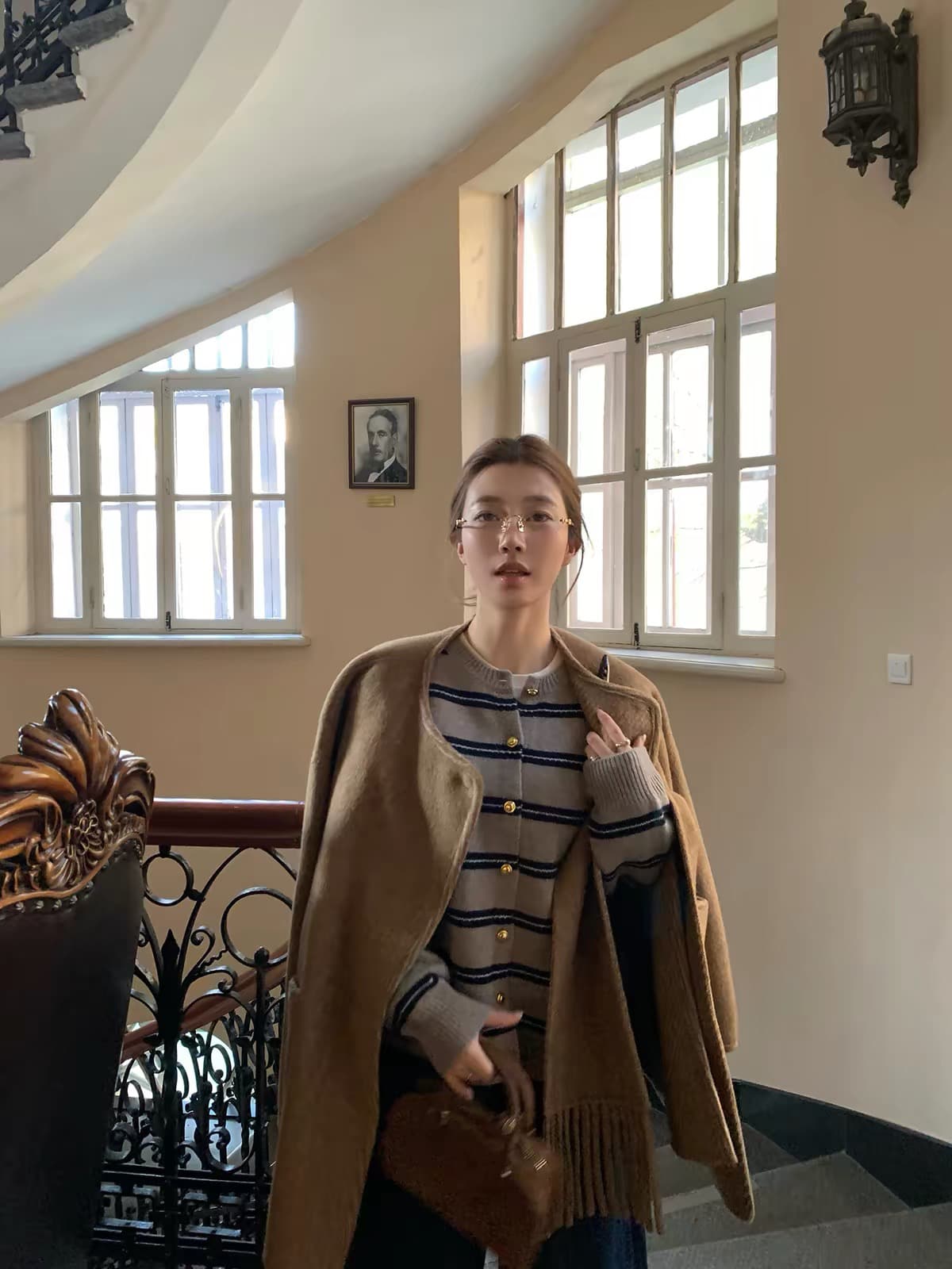 2026 아메리칸 레트로 가을 겨울 새로운 루즈핏 캐주얼 두꺼운 스트라이프 큰 머리카락 외투 슬림해 보이는 니트 오픈 가디건 여성 상세 이미지 3