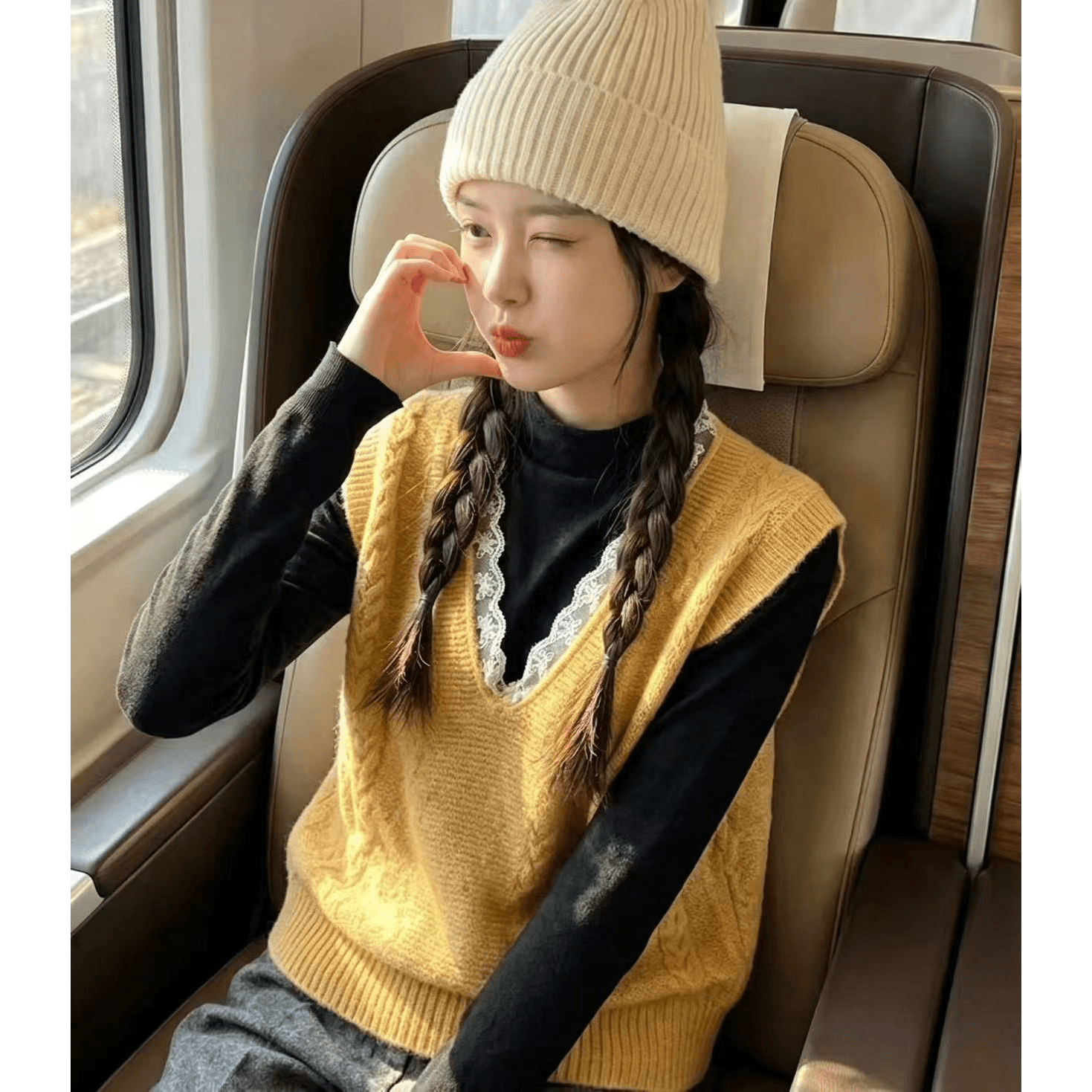 한국 스타일 디자인 센스 레이스 조각 니트 조끼 여자 가을 겨울 새로운 작은 키 스택 착용 스웨터 작은 조끼 이미지 5