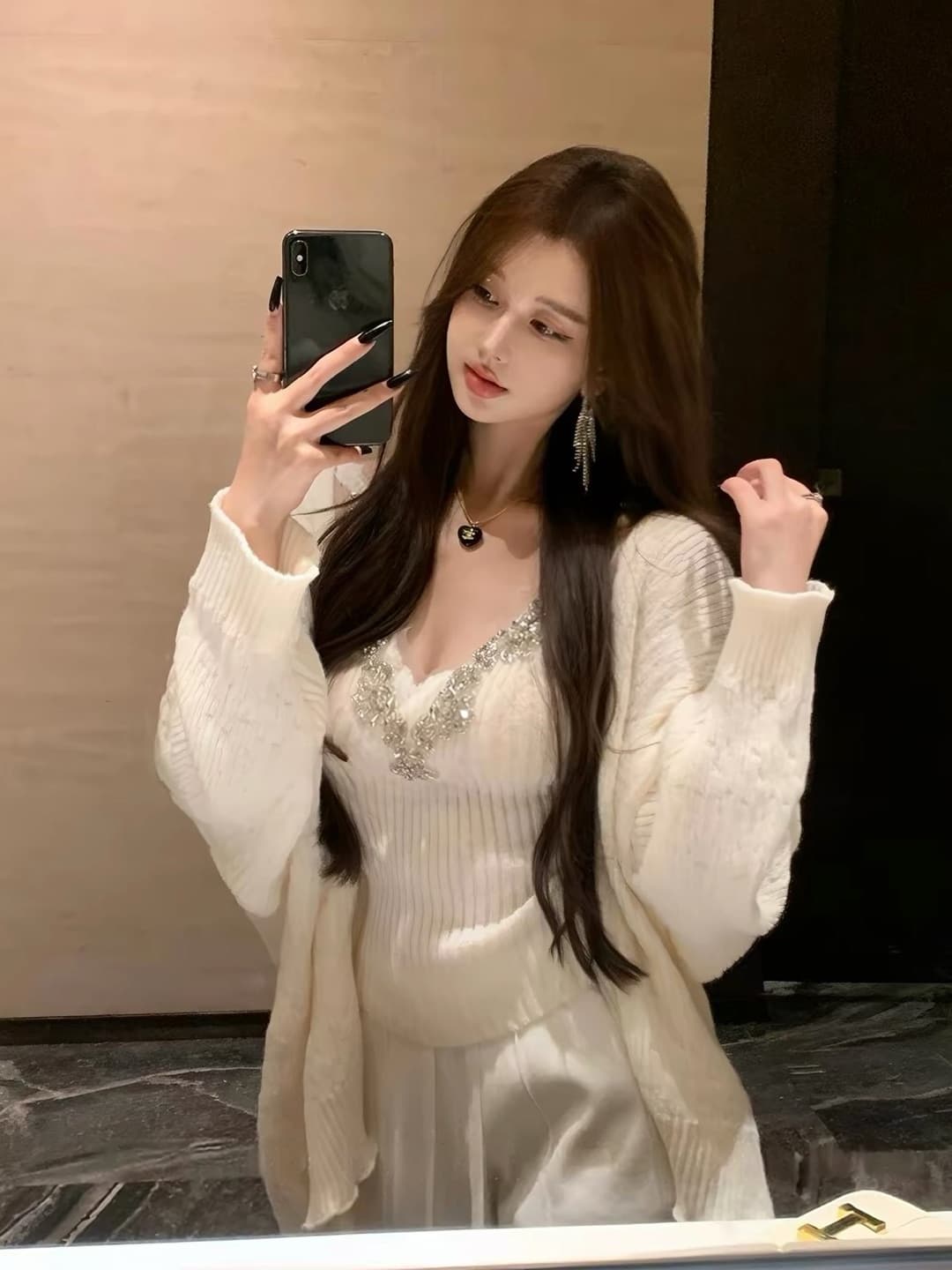 화이트 다이아몬드 세팅 니트 캐미솔 가을 인사이드 가져 가라. 몸매 가꾸기 순수한 욕망 바람 섹시함 쇼트 스타일 민소매 V넥 맨위 이미지 2