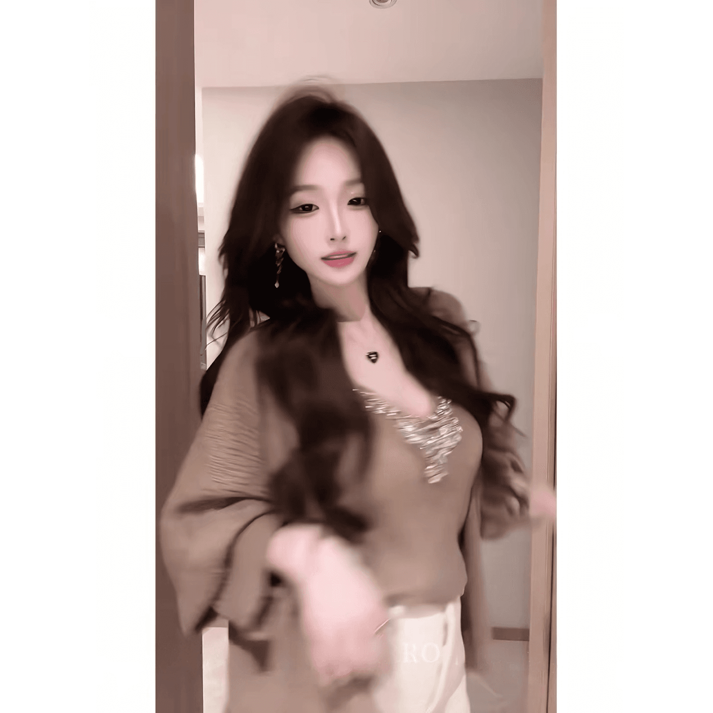화이트 다이아몬드 세팅 니트 캐미솔 가을 인사이드 가져 가라. 몸매 가꾸기 순수한 욕망 바람 섹시함 쇼트 스타일 민소매 V넥 맨위 이미지 5