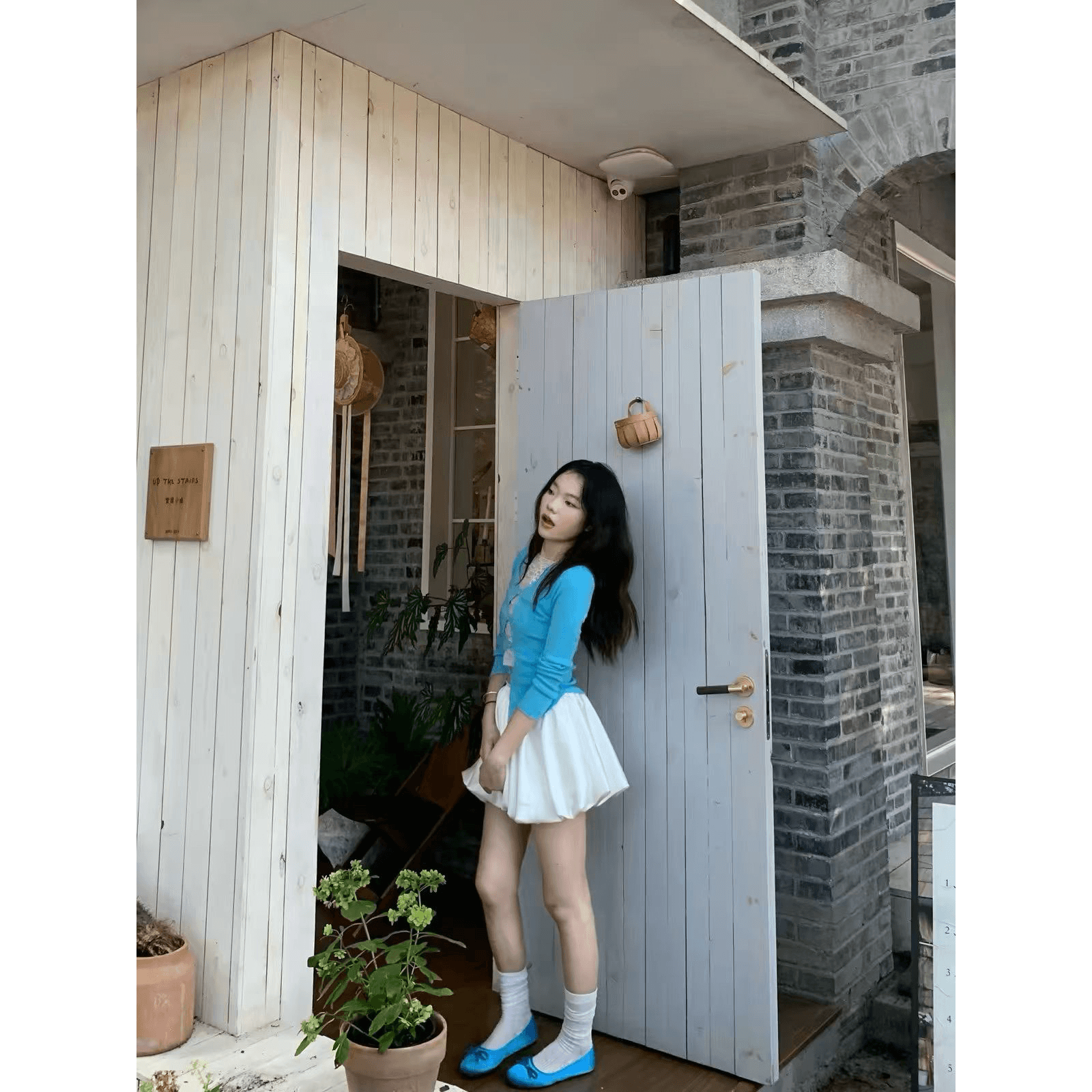 순수한 욕망 달콤한 매운맛 이른 가을 세트 2026 새로운 파란색 홀로우 아웃 레이스 니트 스웨터 착용 가져 가라. 전체 집합 꽃밭 미니 스커트 이미지 5
