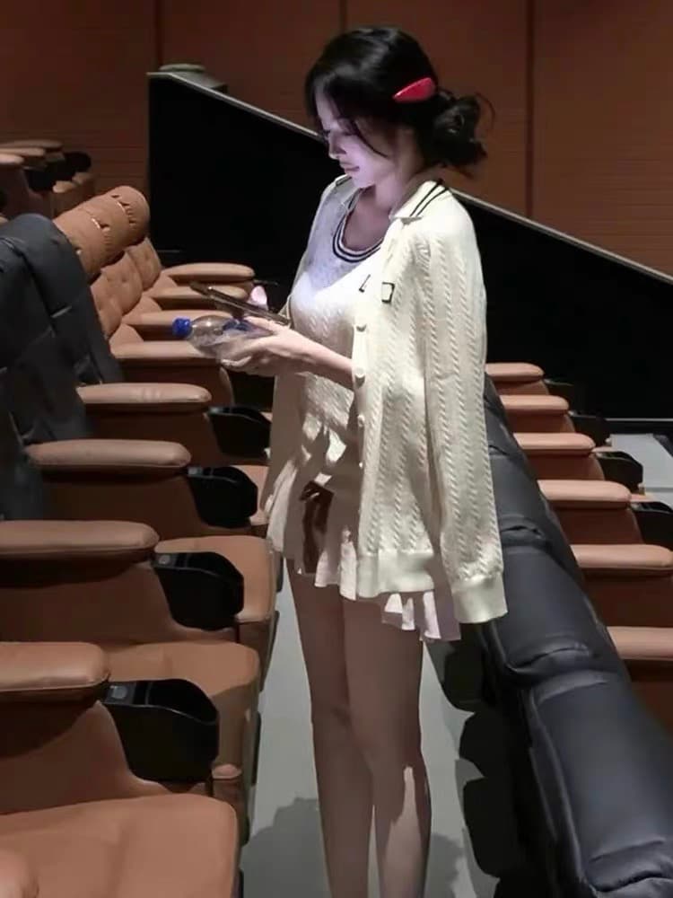2026 이른 가을 학원 스타일 클래식 배색 폴로 칼라 순수한 욕망 연령 감소 세련된 외국 가스 니트 오픈 가디건 투피스 세트 상세 이미지 4
