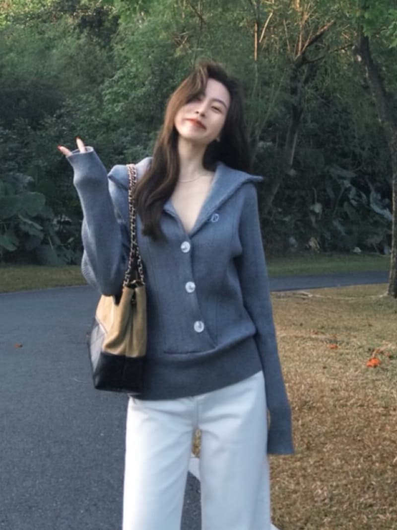 가을 겨울 느슨함 부드러운 바람 폴로 칼라 니트 스웨터 디자인 센스 슬림해 보이는 단추 스웨터 청바지 투피스 슈트 여성 상세 이미지 5