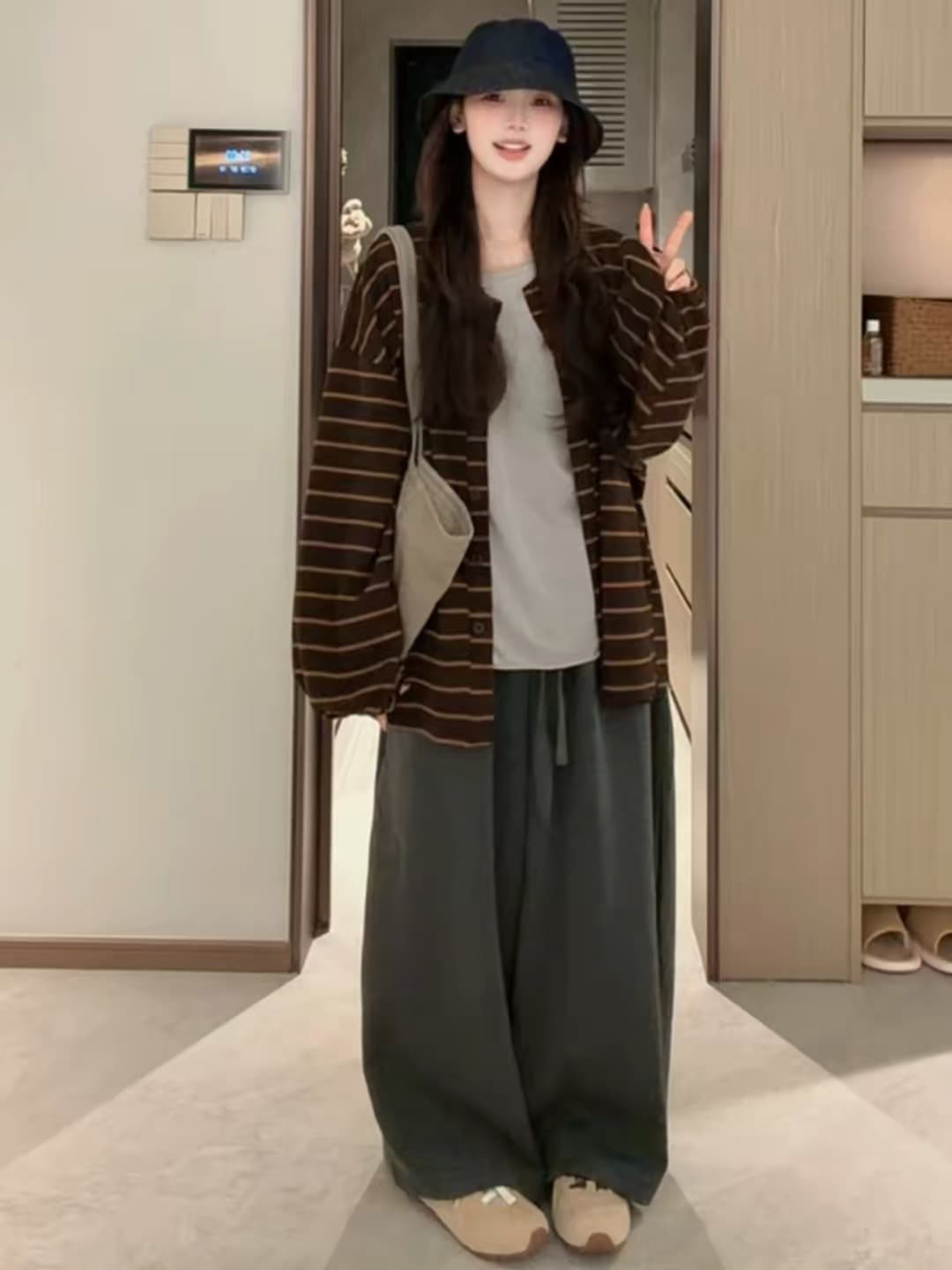 2026 슈퍼 화재 이른 가을 자이언트 잘 생긴 ~ 중 착용 가져 가라. 전체 집합 스트라이프 스웨터 코트 캐주얼 와이드 레그 팬츠 투피스 슈트 이미지 3