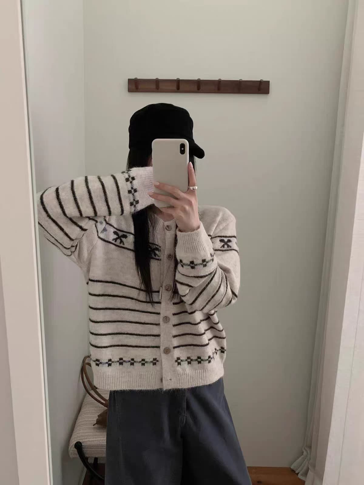 공정한 섬 나비 매듭 자카드 오픈 가디건 여성 라운드 넥 나무 버클 부드러운 찹쌀 스트라이프 루즈핏 부드러운 니트 재킷 상세 이미지 2