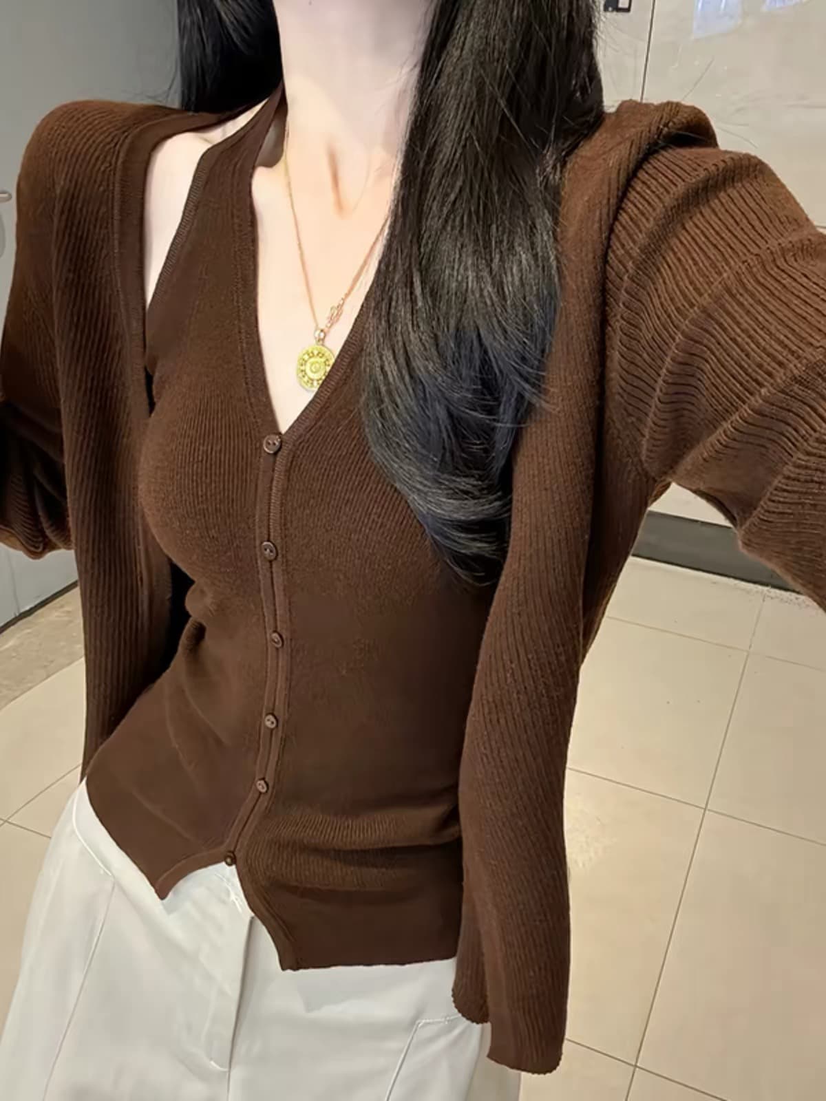 프랑스식 V넥 커피 색상 캐미솔 니트 오픈 가디건 두 조각 여성 세트 가을 착용 가져 가라. 몸매 가꾸기 슬림해 보이는 만나는 맨위 상세 이미지 2