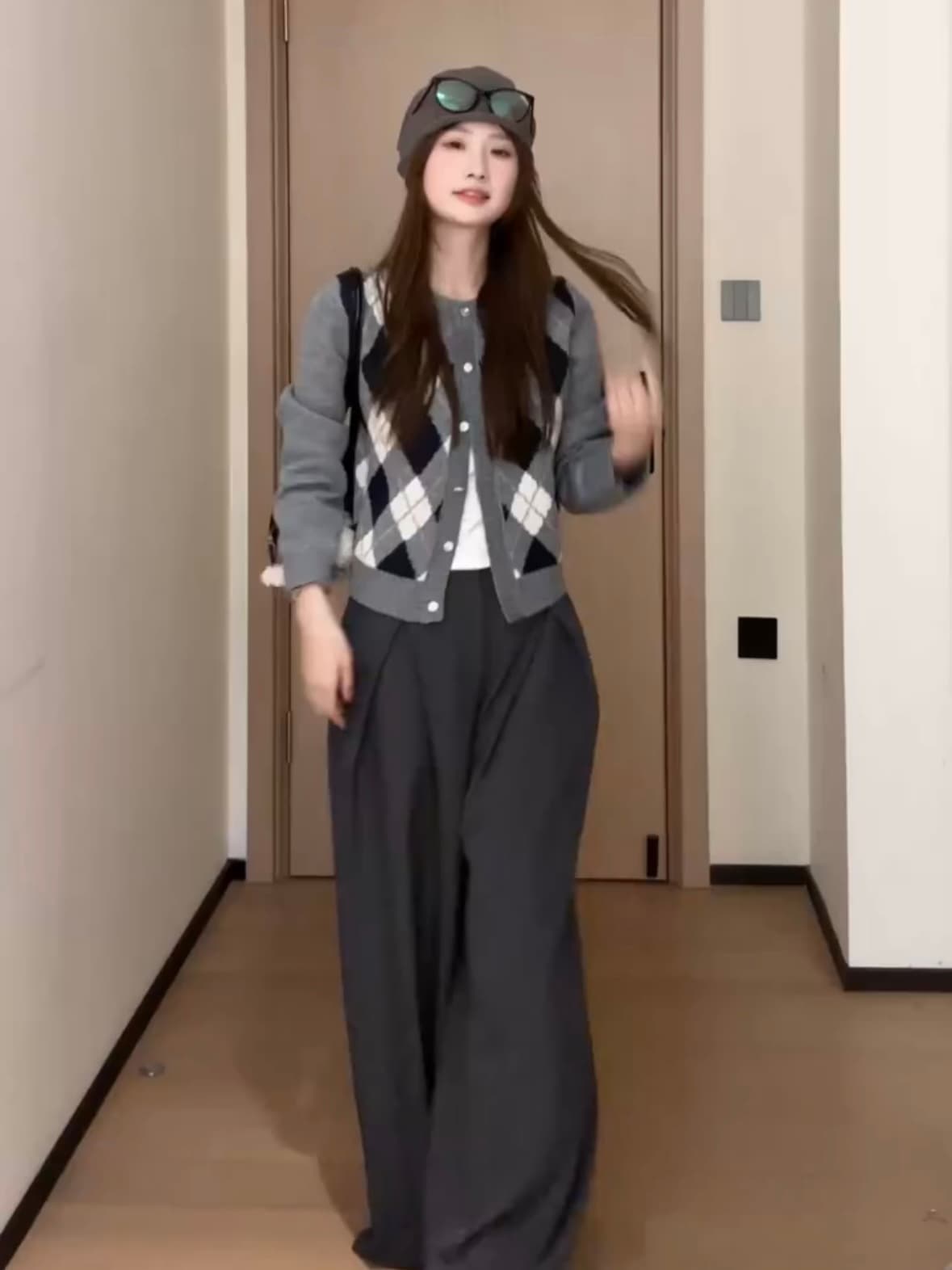 레트로 체크무늬 라운드 넥 니트 오픈 가디건 여성 가을 한 부서 슬림해 보이는 다용도 스웨터 코트 바지 세 조각 세트 이미지 3