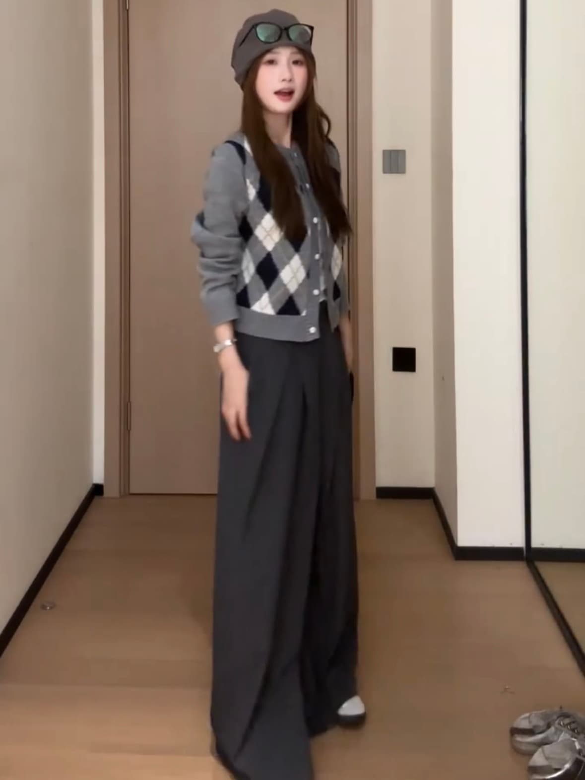 레트로 체크무늬 라운드 넥 니트 오픈 가디건 여성 가을 한 부서 슬림해 보이는 다용도 스웨터 코트 바지 세 조각 세트 상세 이미지 4