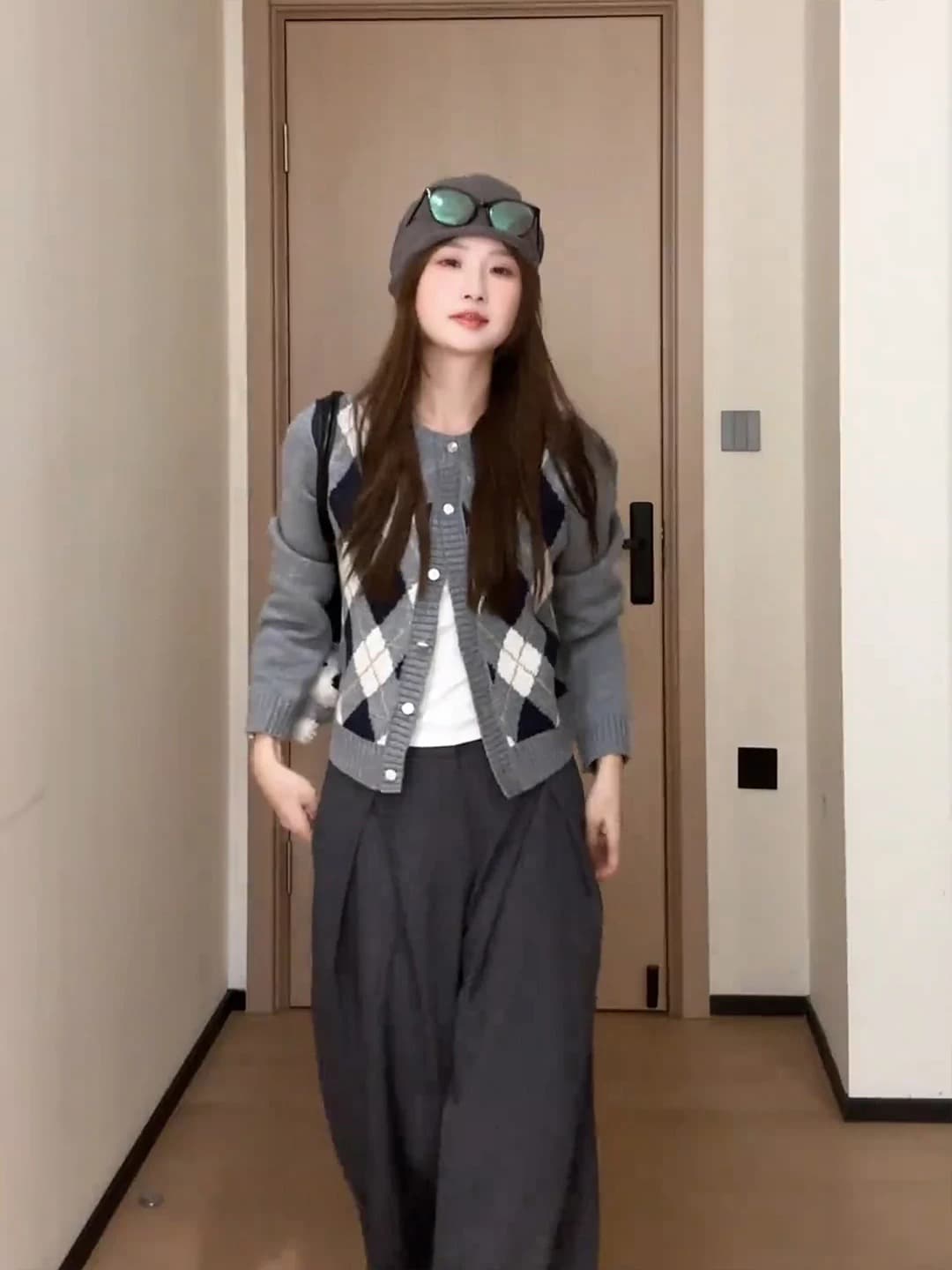 레트로 체크무늬 라운드 넥 니트 오픈 가디건 여성 가을 한 부서 슬림해 보이는 다용도 스웨터 코트 바지 세 조각 세트 상세 이미지 5