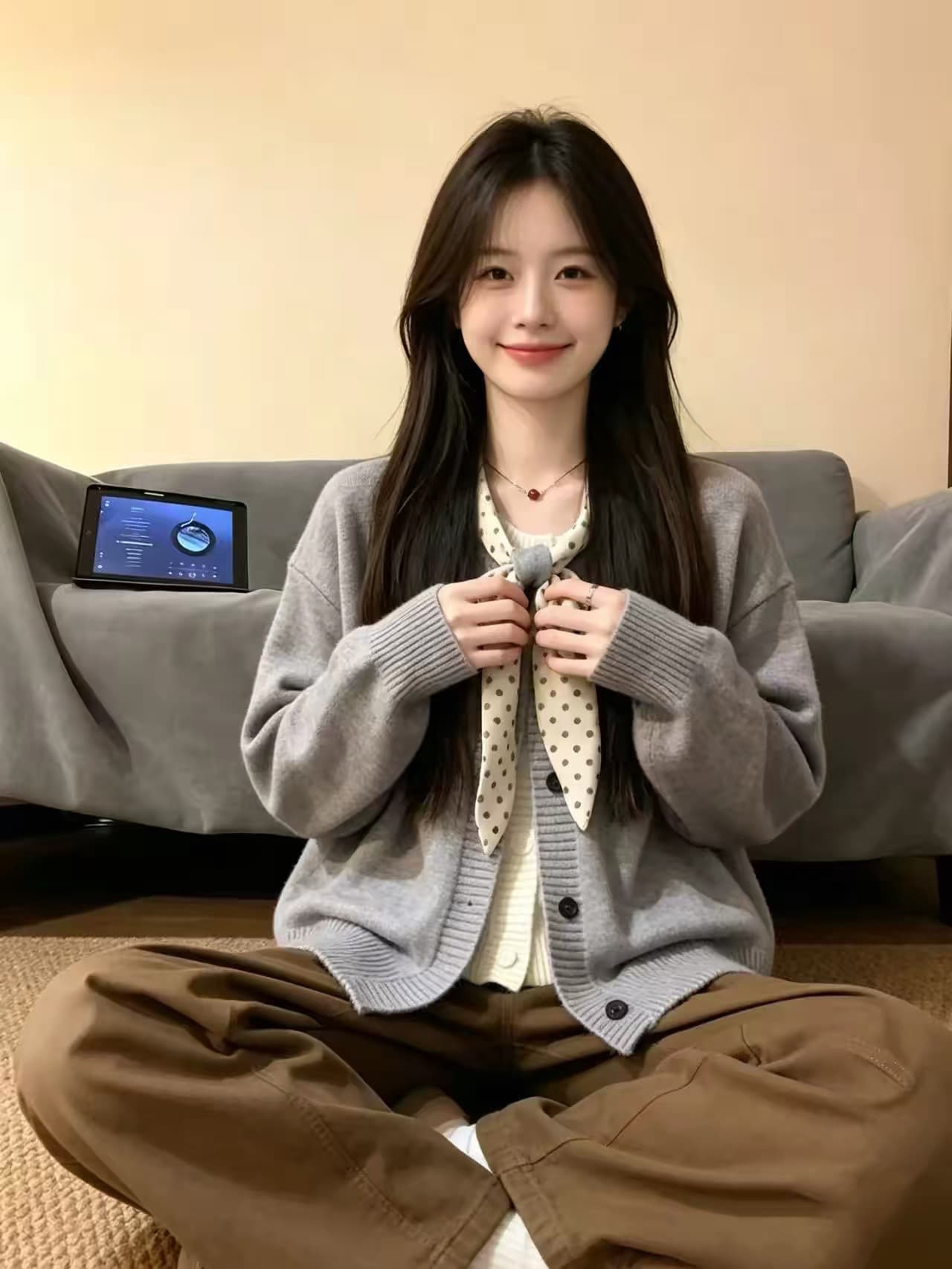 한 부서 달콤함 품격 회색 도트 무늬 스카프 페이크 레이어드 스웨터 여자 2026 가을 새로운 디자인 센스 니트 오픈 가디건 상세 이미지 1