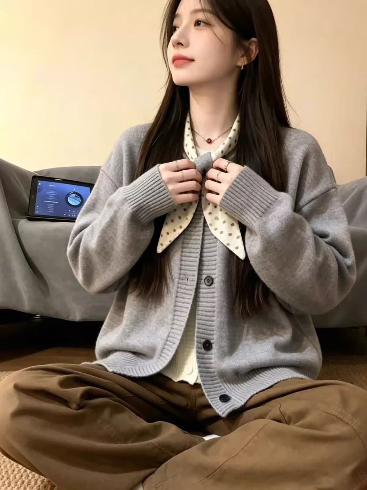 한 부서 달콤함 품격 회색 도트 무늬 스카프 페이크 레이어드 스웨터 여자 2026 가을 새로운 디자인 센스 니트 오픈 가디건 상세 이미지 3