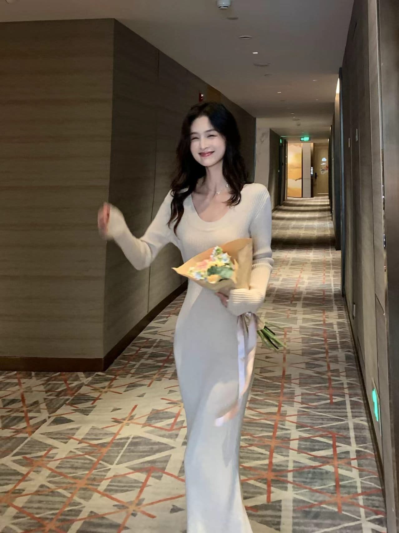 린 妍 어린이 화이트 니트 여성 드레스 가을 겨울 새로운 몸매 가꾸기 고급 센스 품격 인사이드 가져 가라. 예쁜 스웨터 롱 스커트 이미지 4